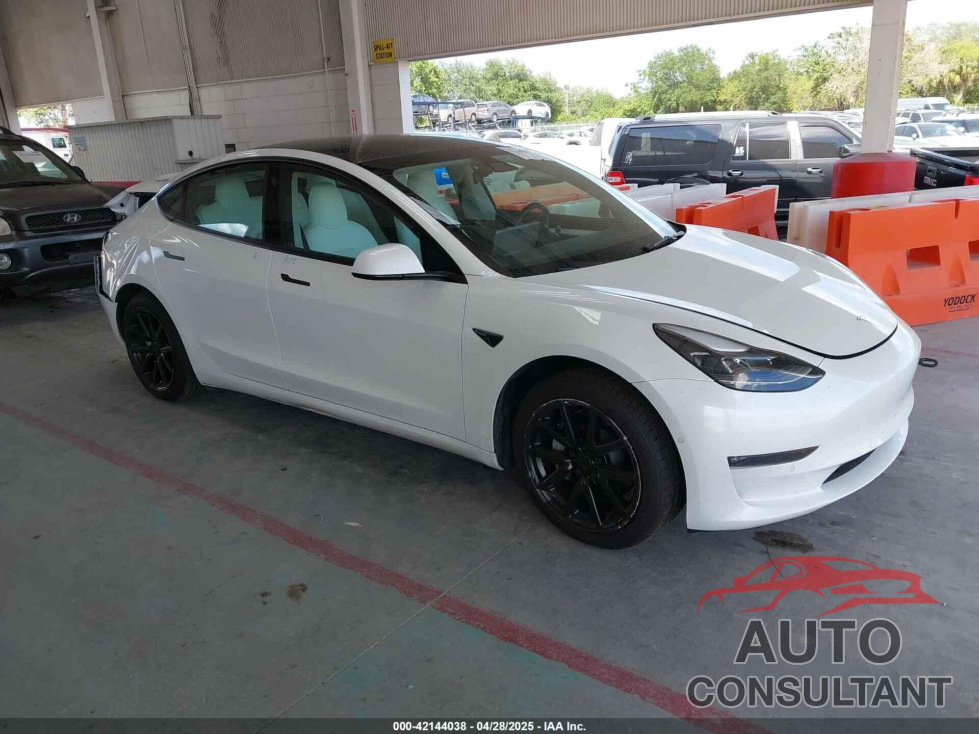 TESLA MODEL 3 2022 - 5YJ3E1EB6NF115533