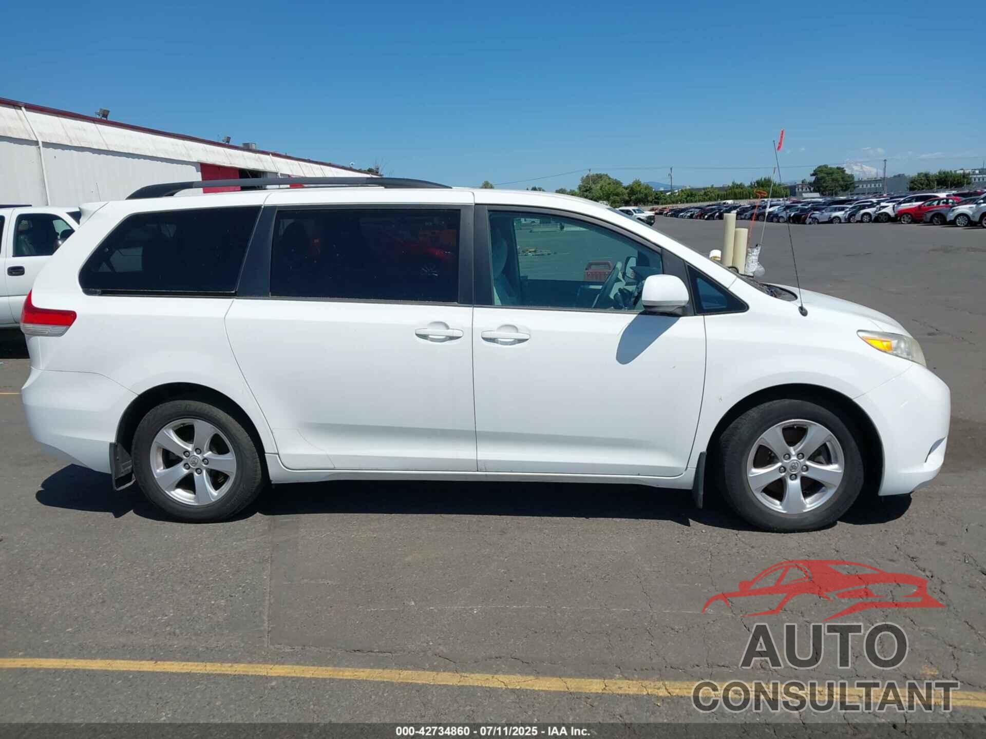 TOYOTA SIENNA 2013 - 5TDKK3DC0DS352376