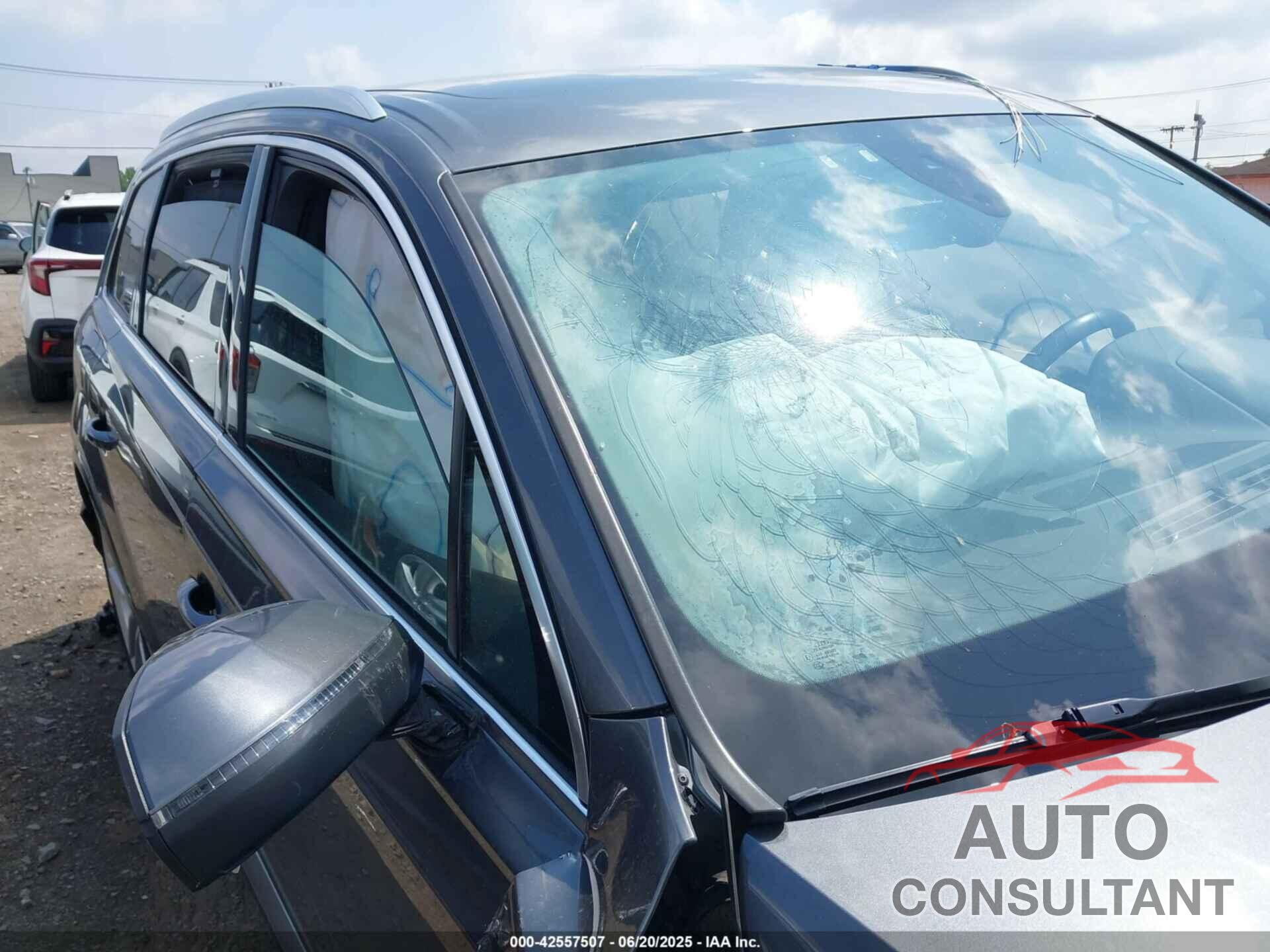 AUDI Q7 2018 - WA1VAAF75JD036199