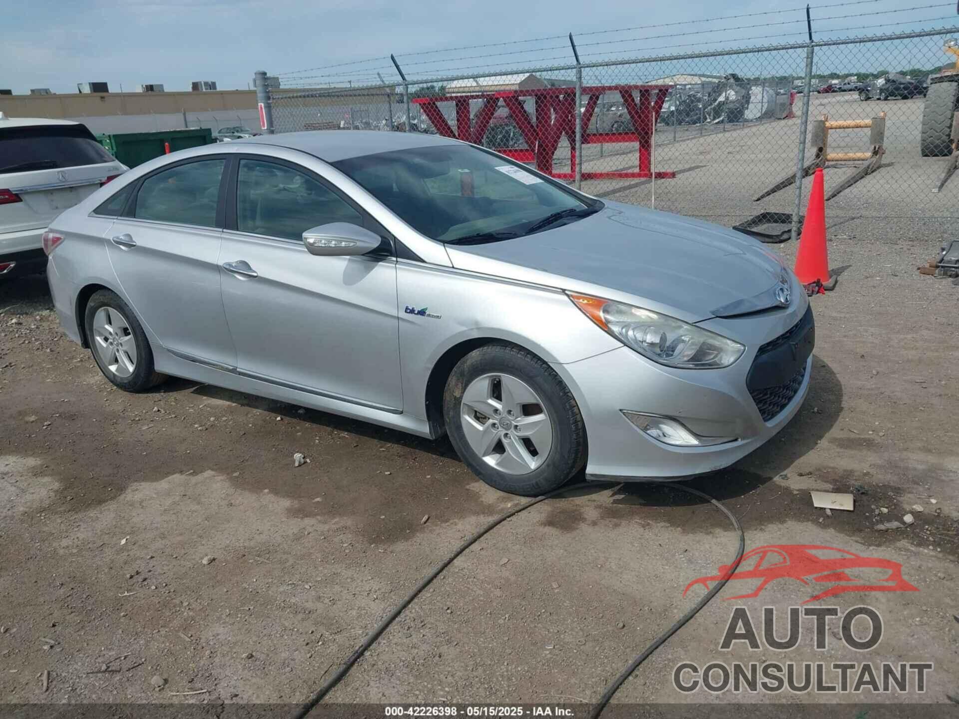 HYUNDAI SONATA HYBRID 2012 - KMHEC4A40CA043236