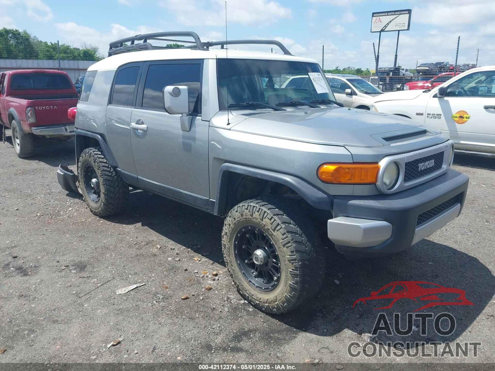 TOYOTA FJ CRUISER 2010 - JTEBU4BF2AK072132