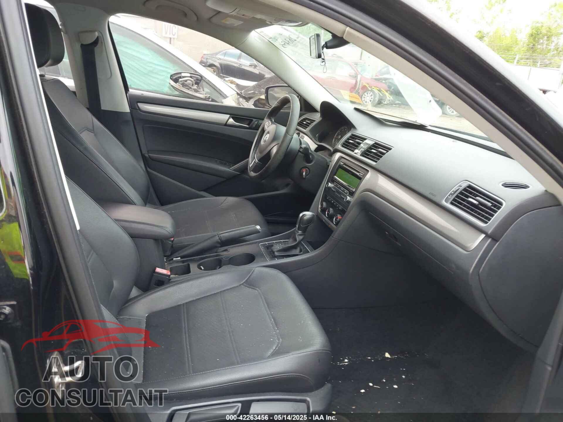 VOLKSWAGEN PASSAT 2015 - 1VWAT7A37FC048158