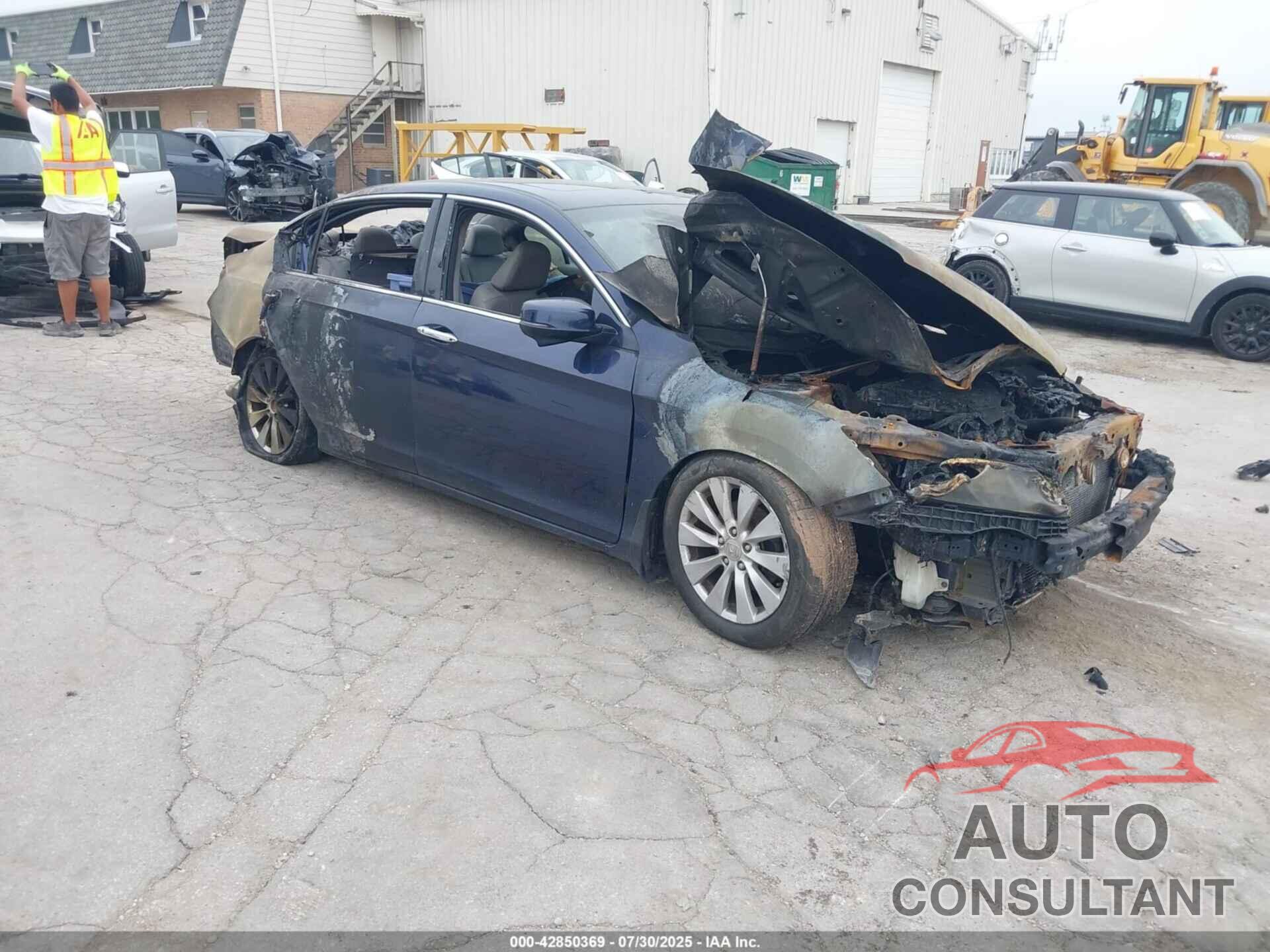 HONDA ACCORD 2013 - 1HGCR3F8XDA010800