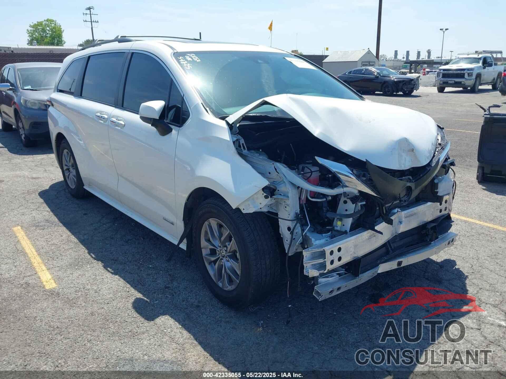 TOYOTA SIENNA 2021 - 5TDJRKEC8MS032240