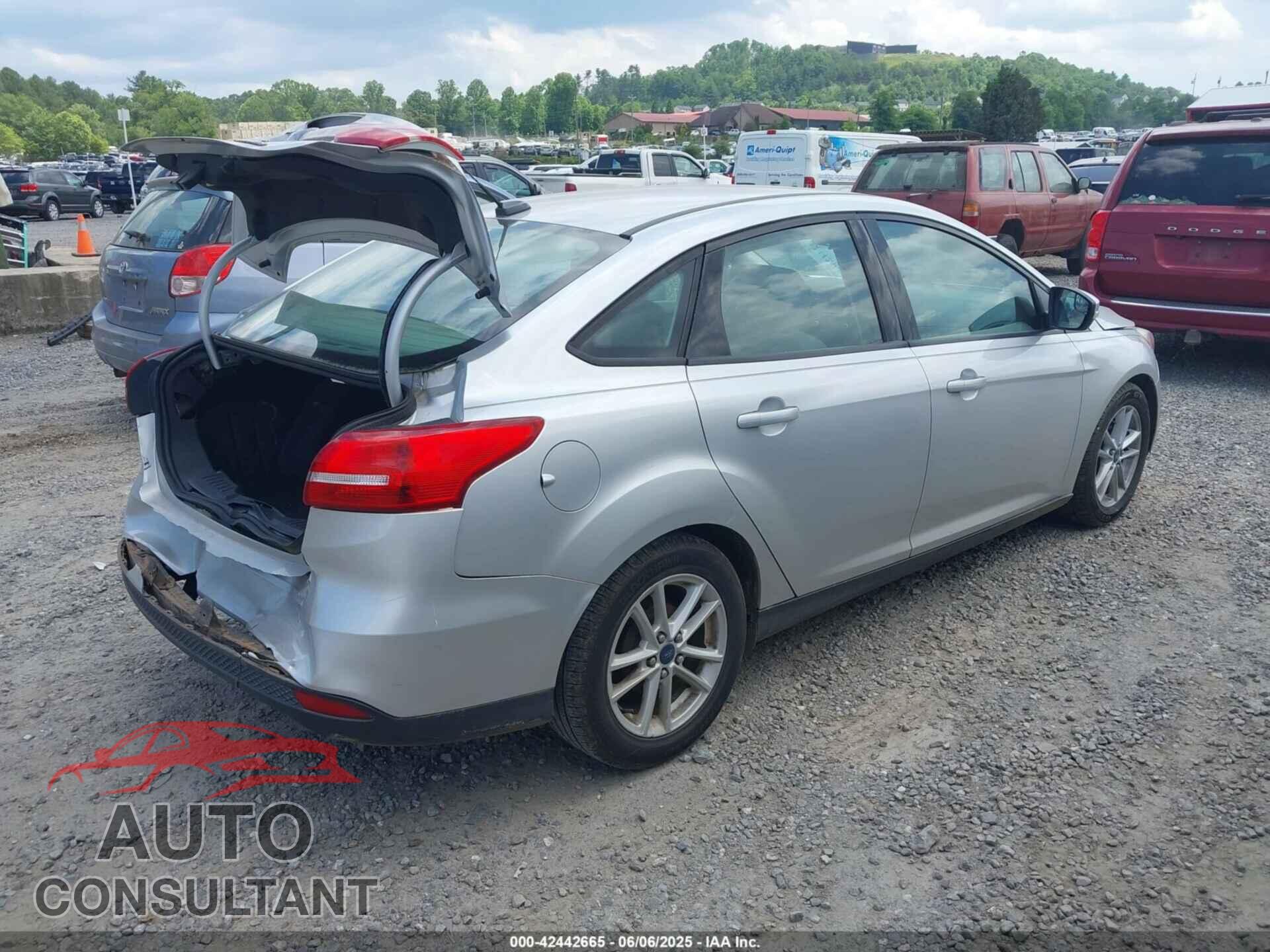 FORD FOCUS 2015 - 1FADP3F20FL372555