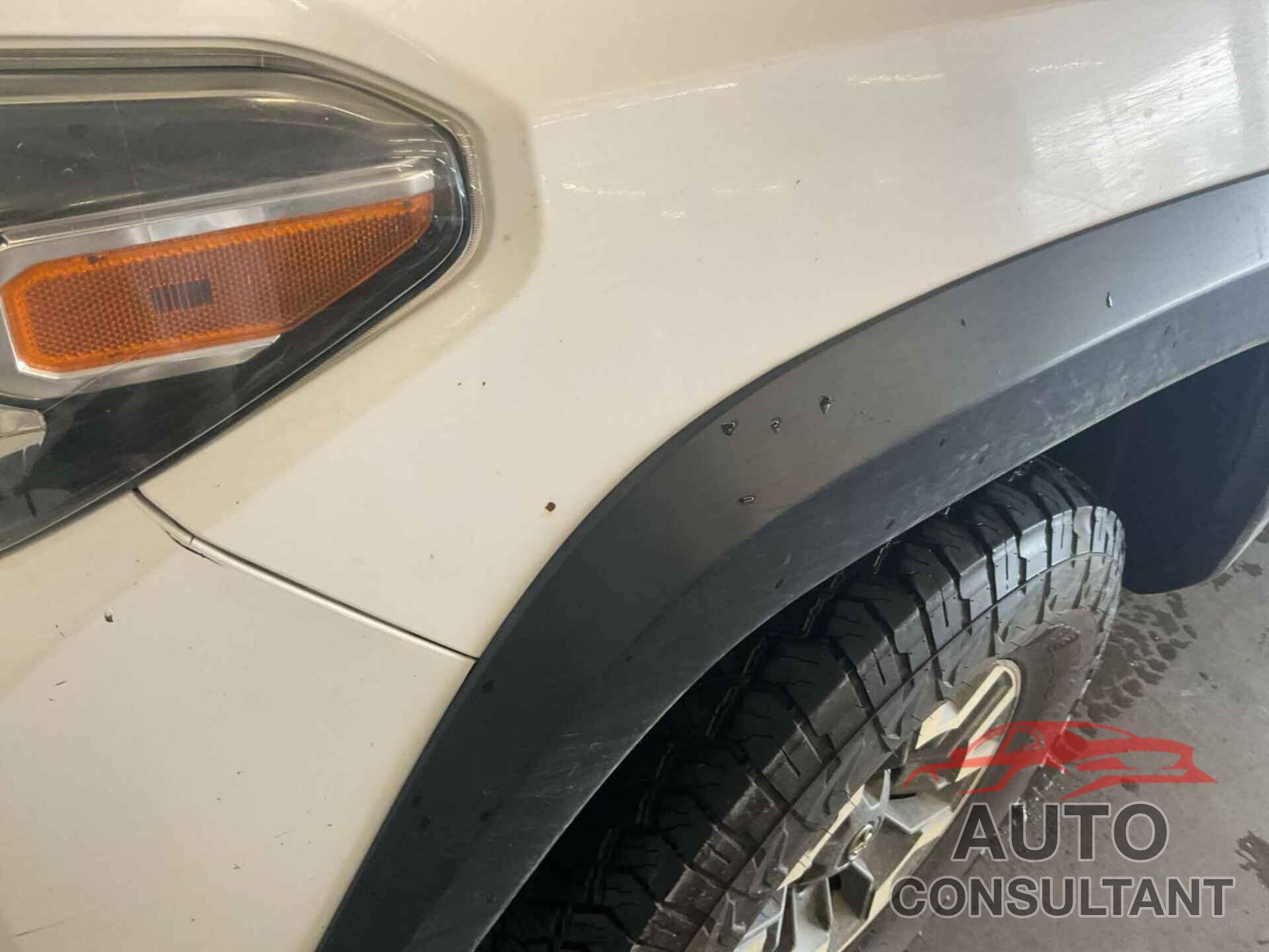 TOYOTA TACOMA 2019 - 5TFSZ5AN7KX206349