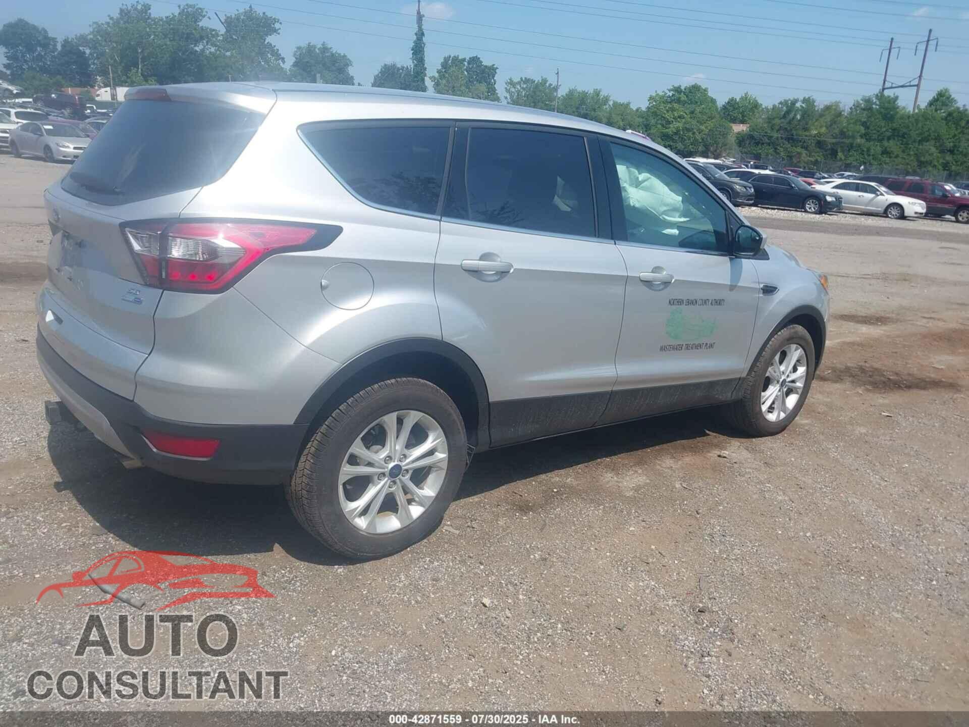 FORD ESCAPE 2017 - 1FMCU9G9XHUD85710