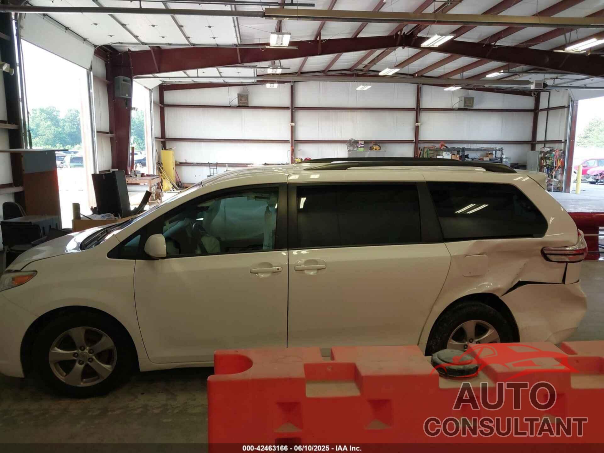 TOYOTA SIENNA 2017 - 5TDKZ3DC1HS825297