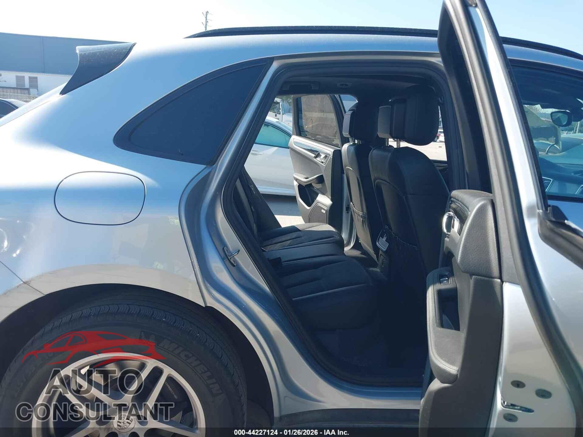 PORSCHE MACAN 2017 - WP1AA2A58HLB04736