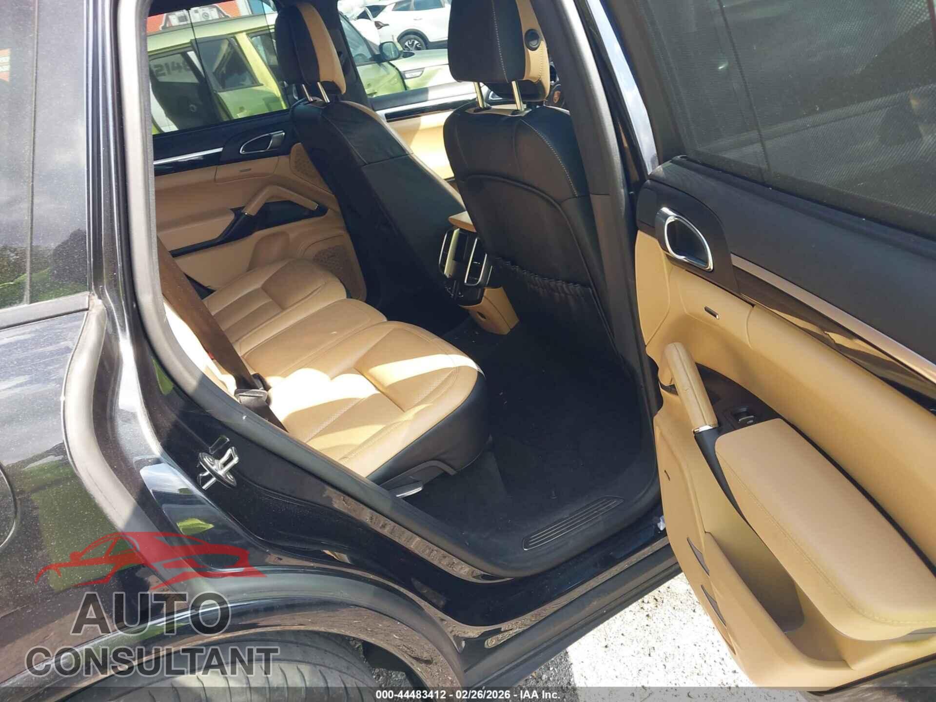 PORSCHE CAYENNE 2017 - WP1AA2A26HKA89455