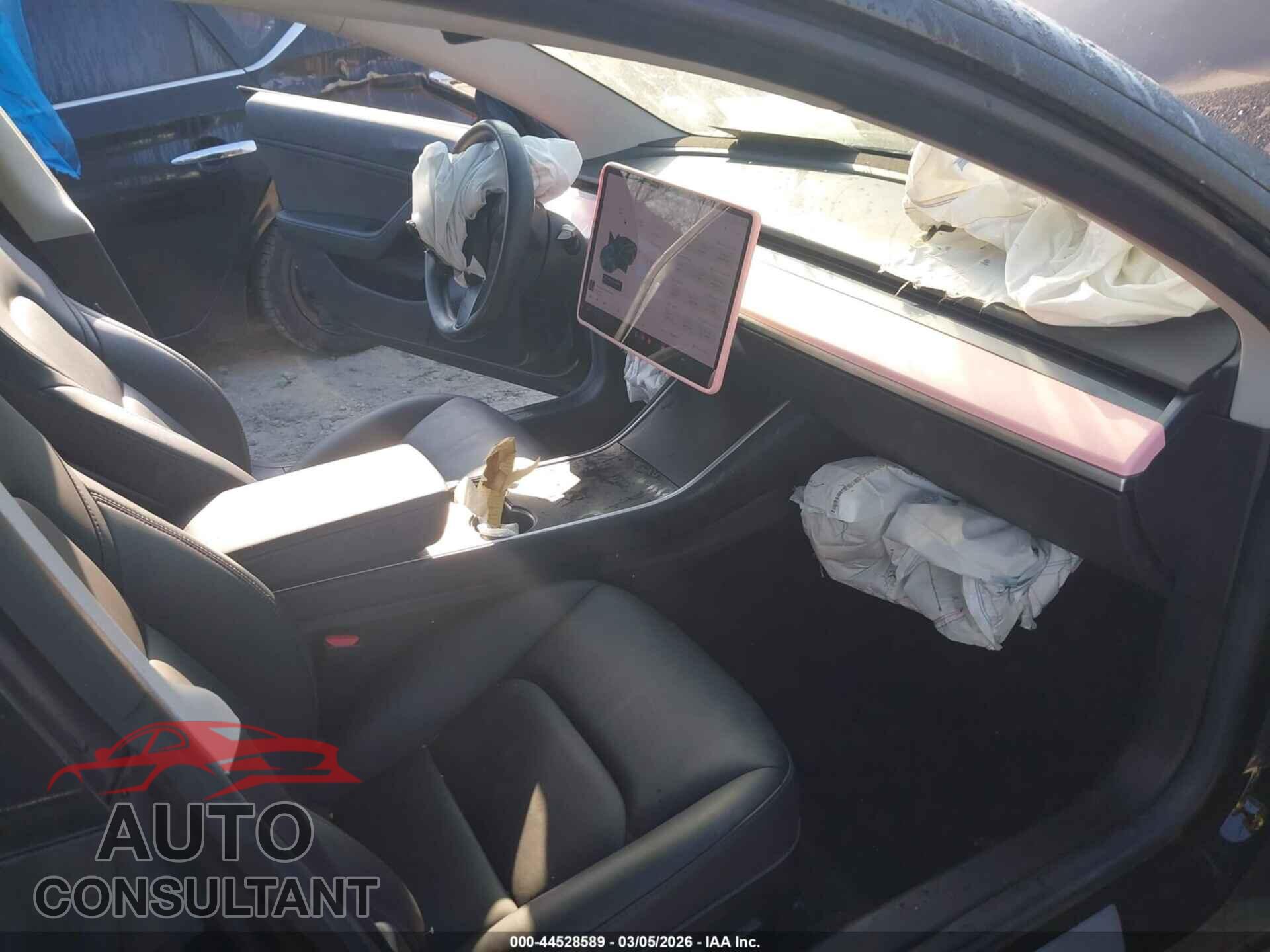 TESLA MODEL 3 2018 - 5YJ3E1EA9JF033183