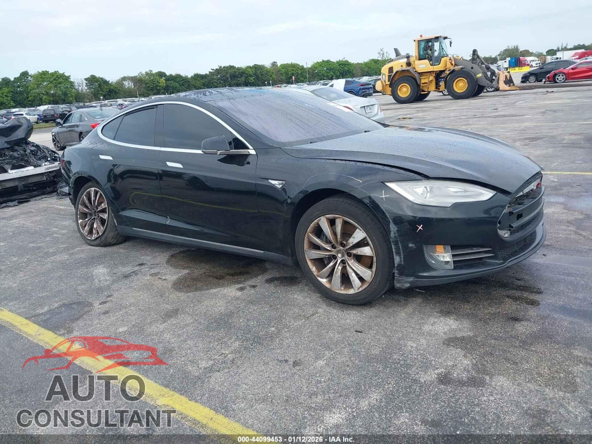 TESLA MODEL S 2013 - 5YJSA1DN0DFP12081