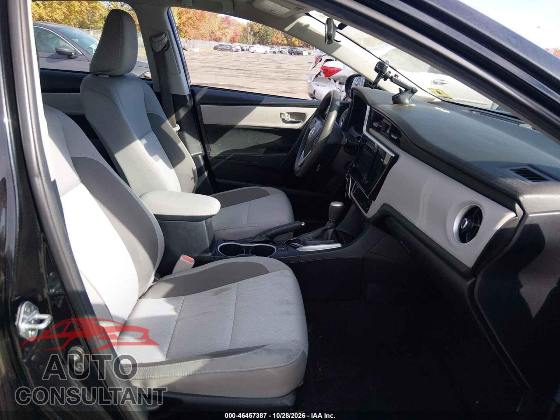 TOYOTA COROLLA 2017 - 2T1BURHEXHC802428