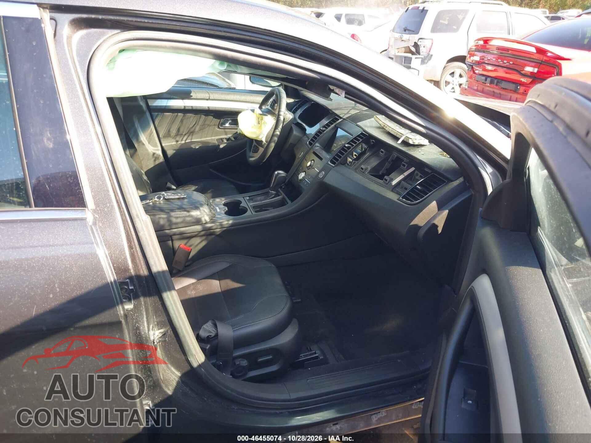 FORD TAURUS 2018 - 1FAHP2E81JG104052