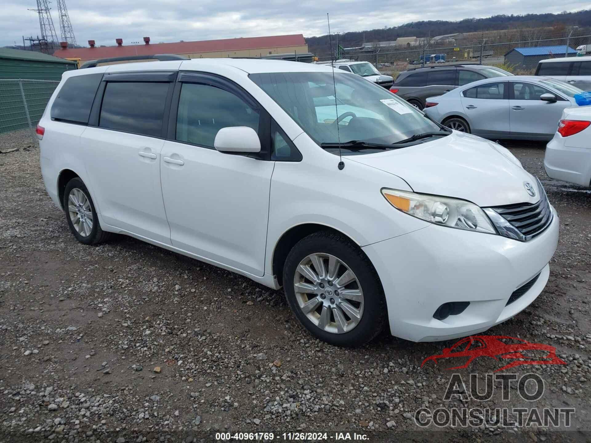 TOYOTA SIENNA 2011 - 5TDJK3DC2BS007570