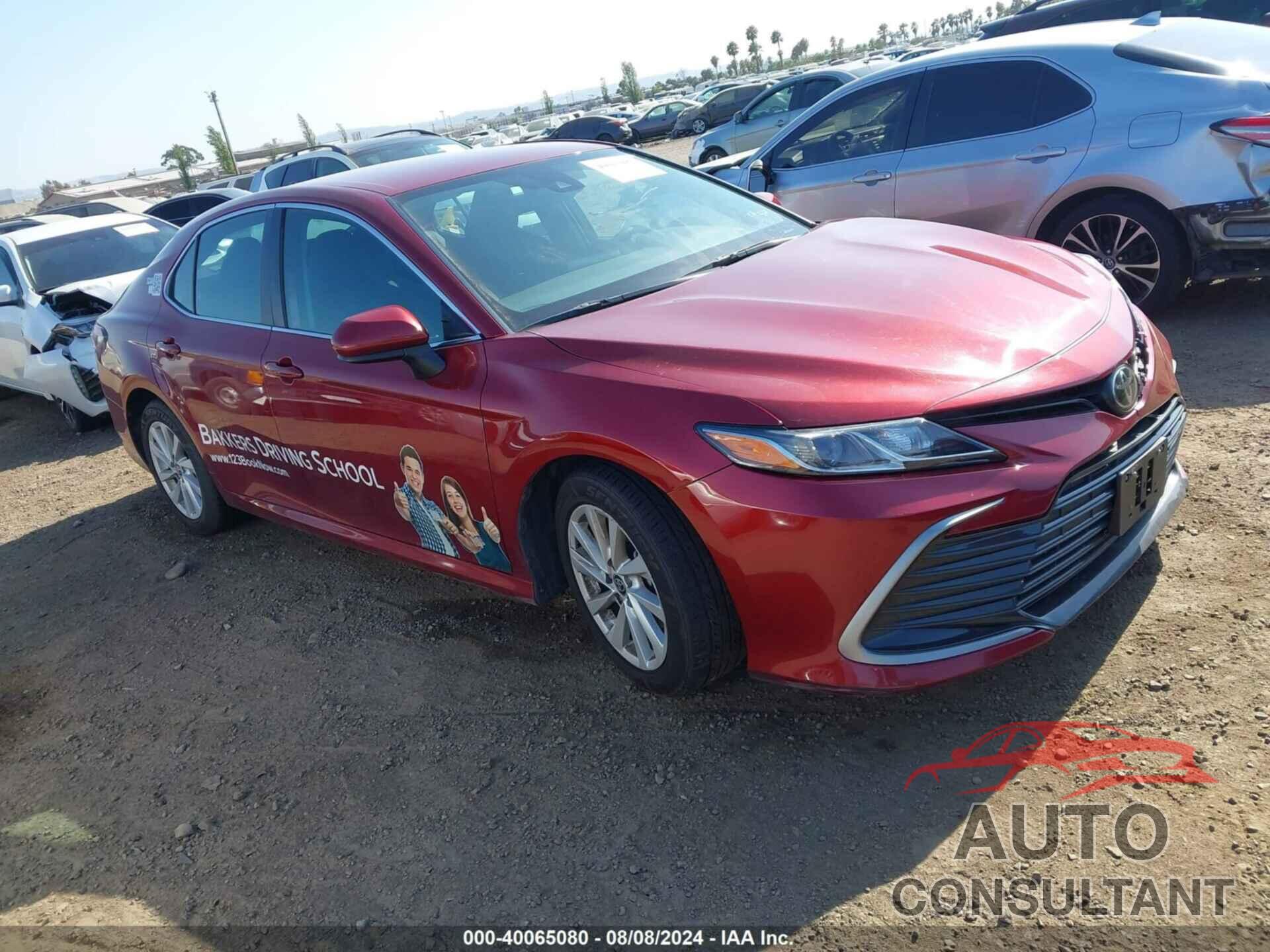 TOYOTA CAMRY 2022 - 4T1C11AK4NU499638