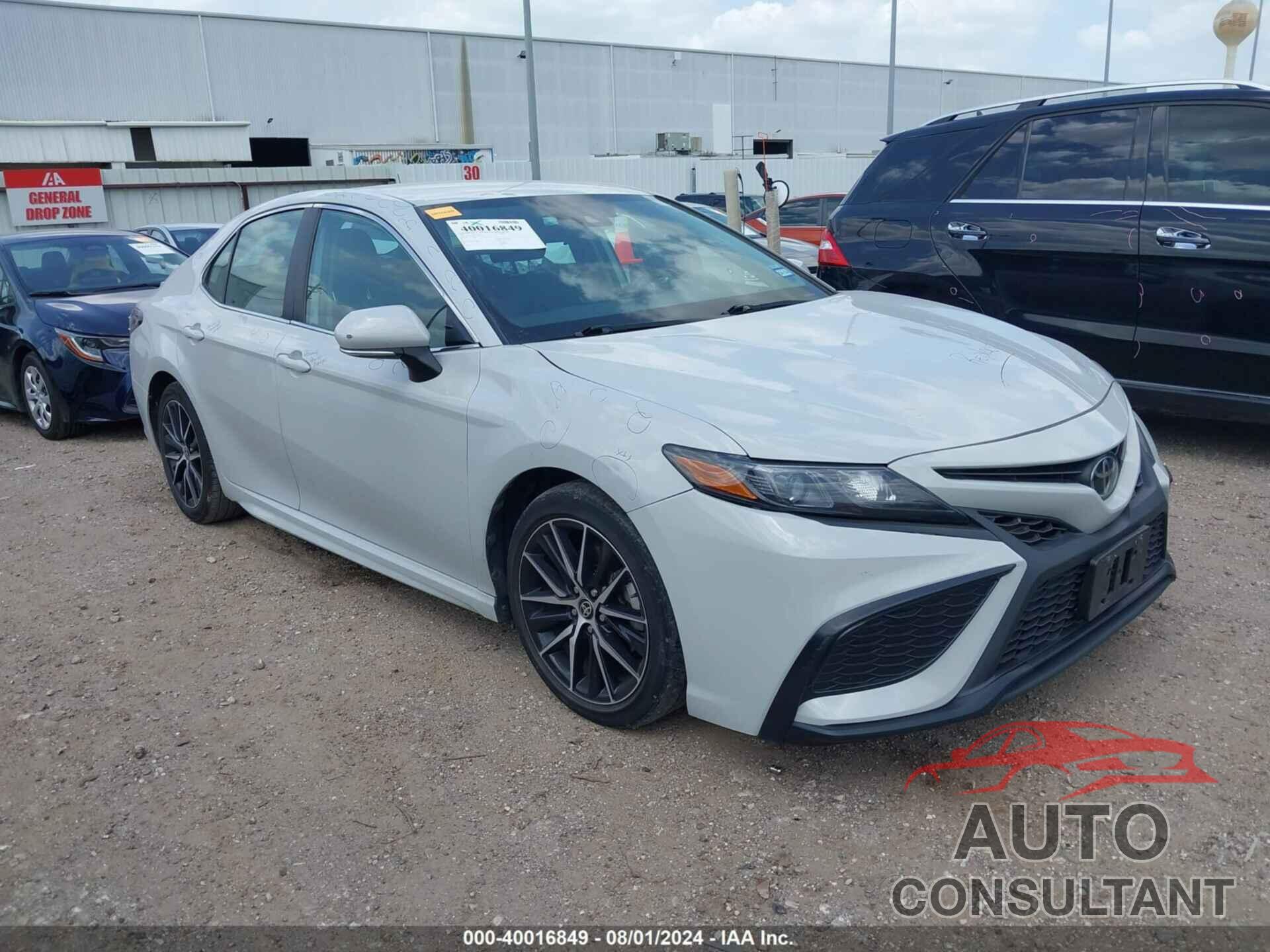 TOYOTA CAMRY 2022 - 4T1G11AK5NU047618