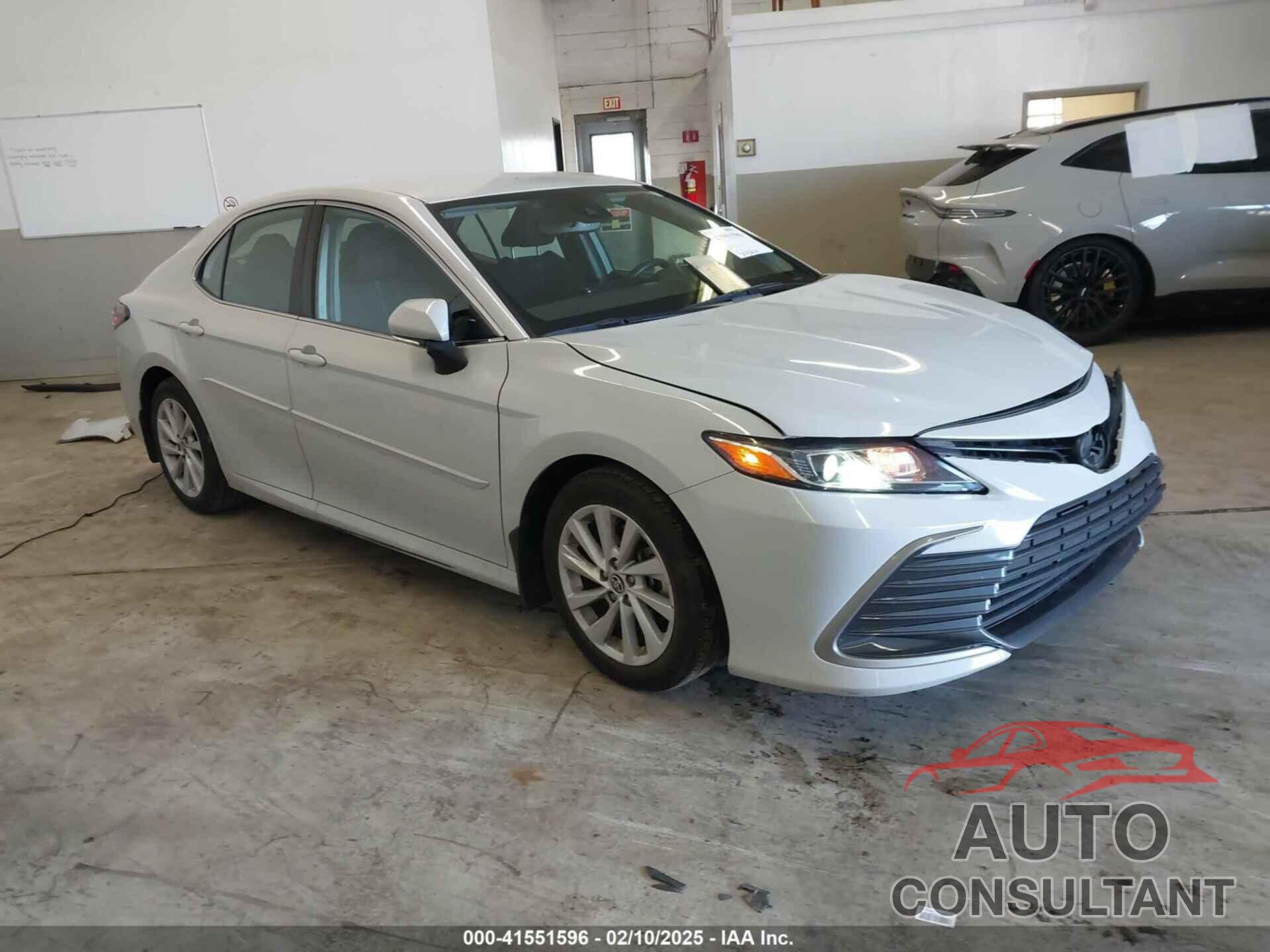 TOYOTA CAMRY 2022 - 4T1R11AK5NU068283