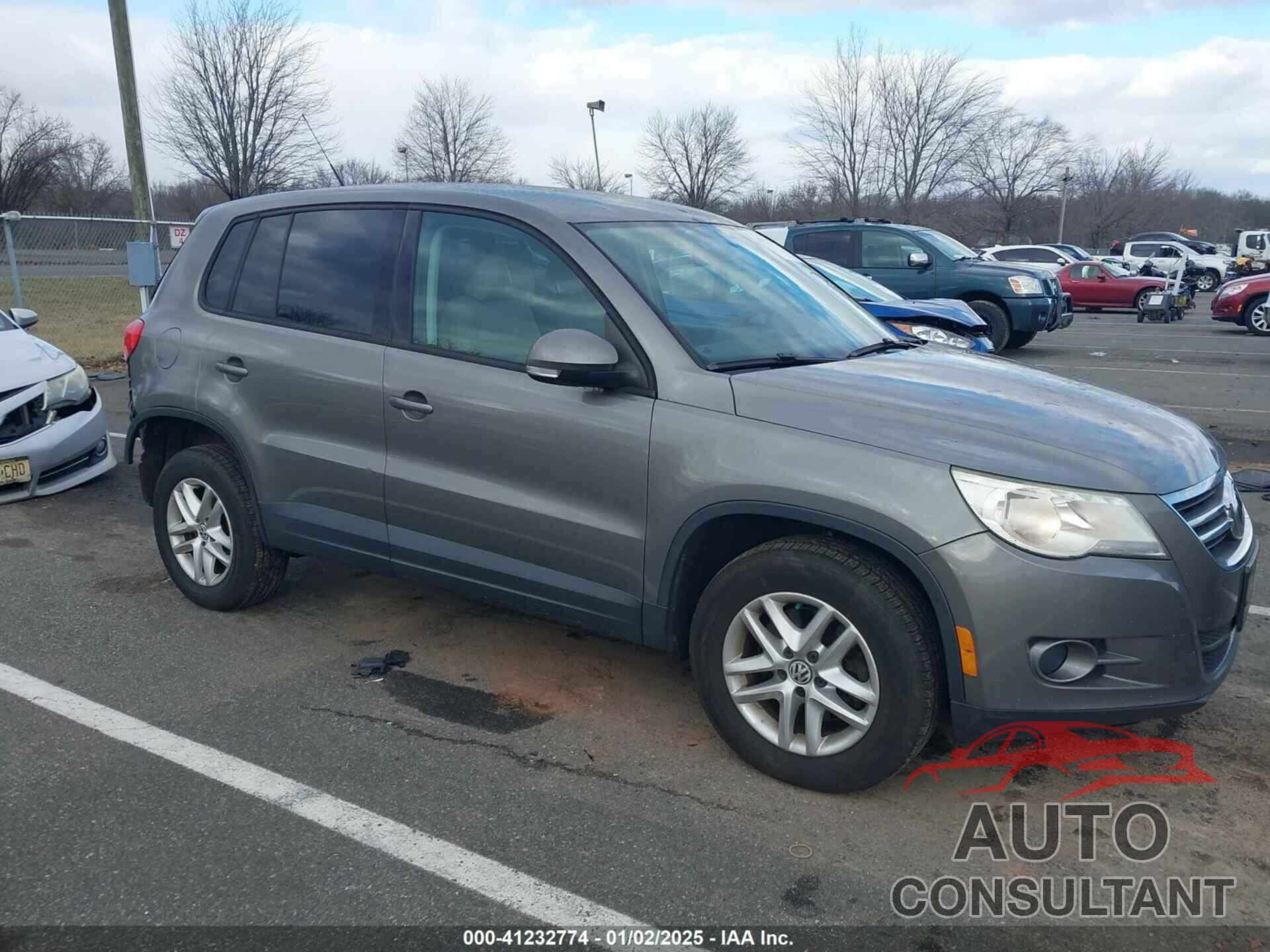 VOLKSWAGEN TIGUAN 2011 - WVGBV7AX4BW506408