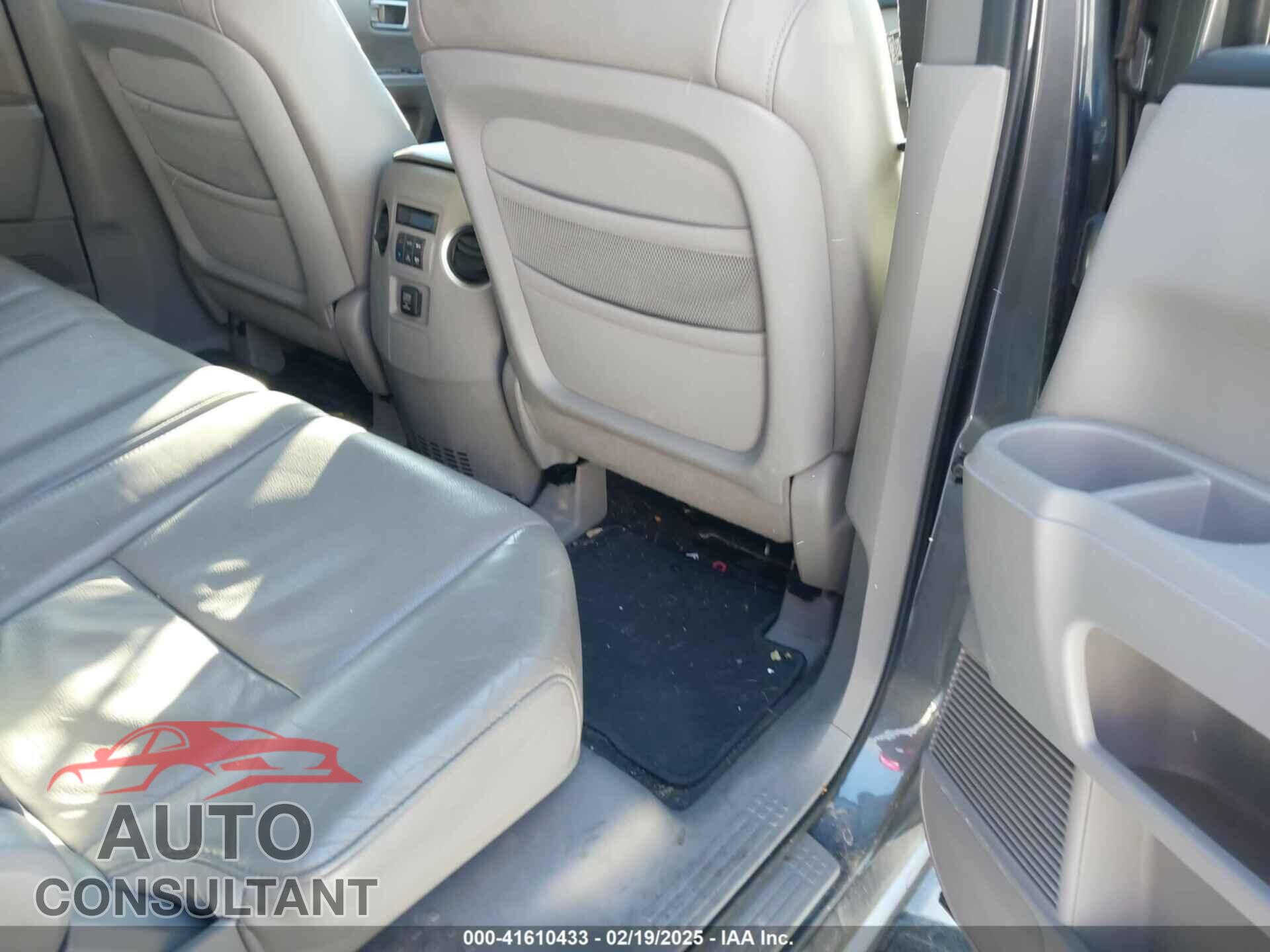 HONDA PILOT 2011 - 5FNYF4H53BB009871