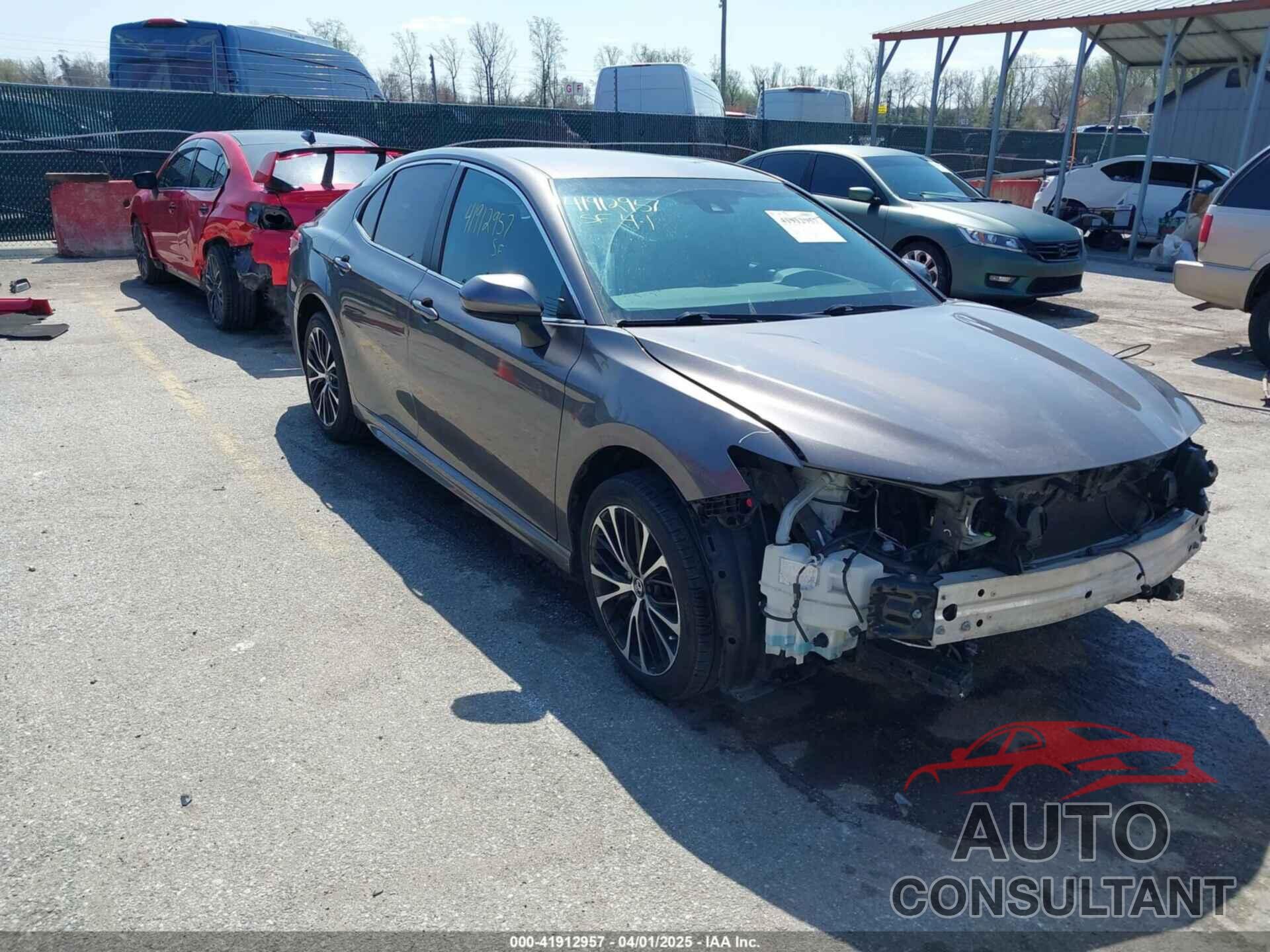 TOYOTA CAMRY 2018 - 4T1B11HK2JU113469