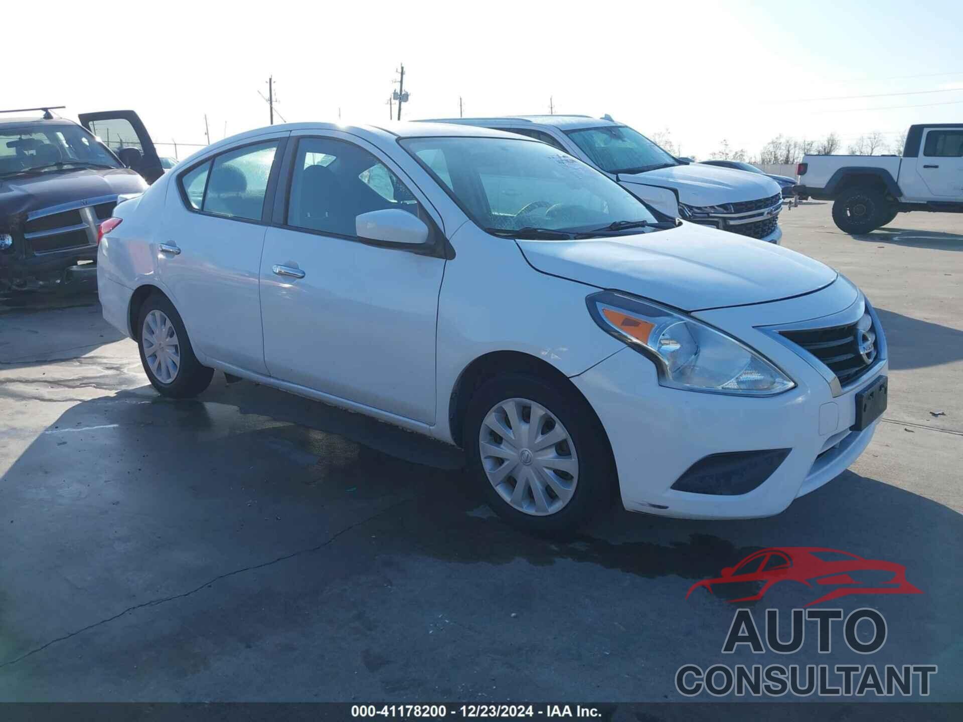 NISSAN VERSA 2018 - 3N1CN7AP1JK405932