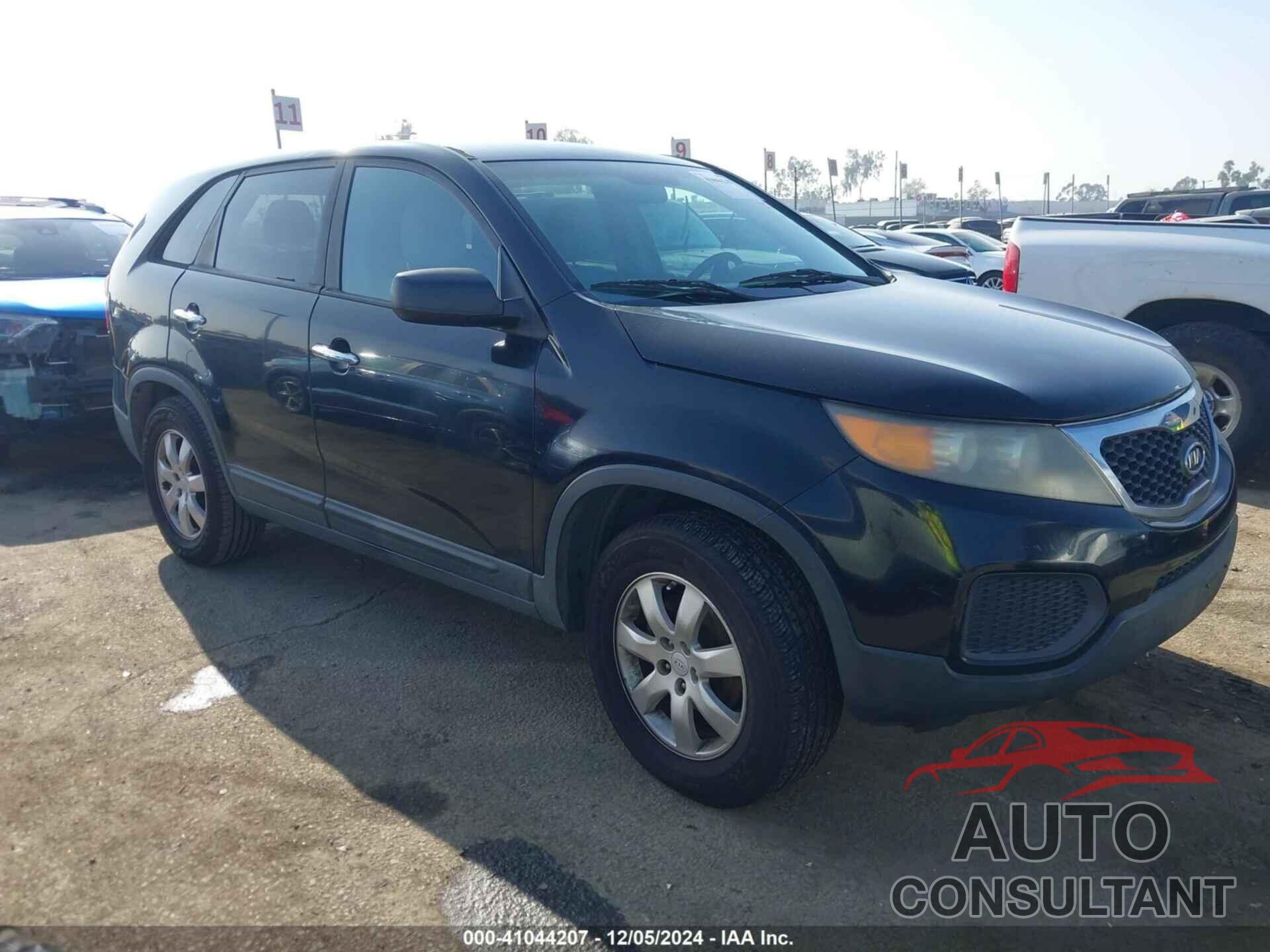 KIA SORENTO 2011 - 5XYKT3A13BG010432