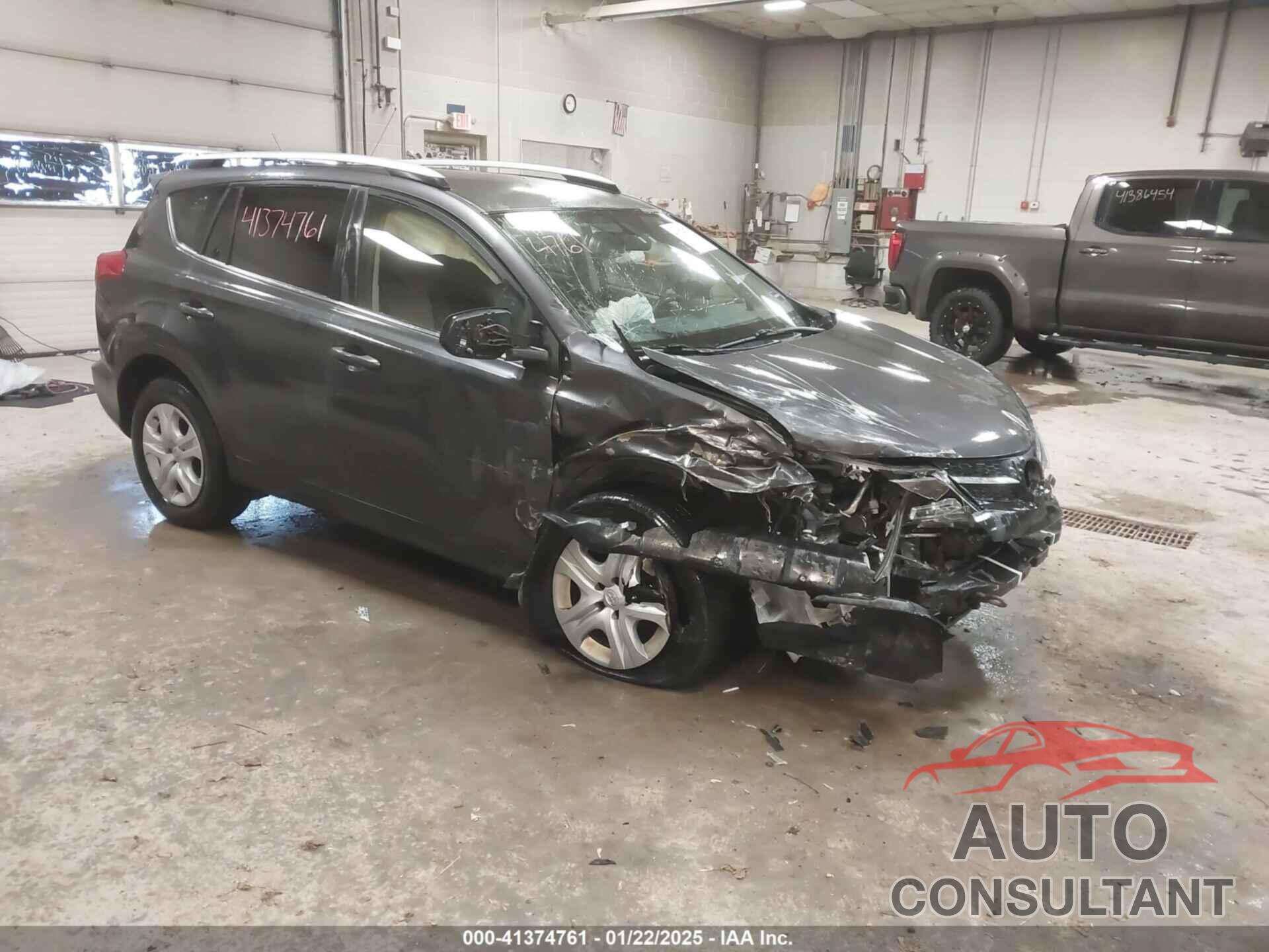 TOYOTA RAV4 2015 - JTMBFREV8FJ017292