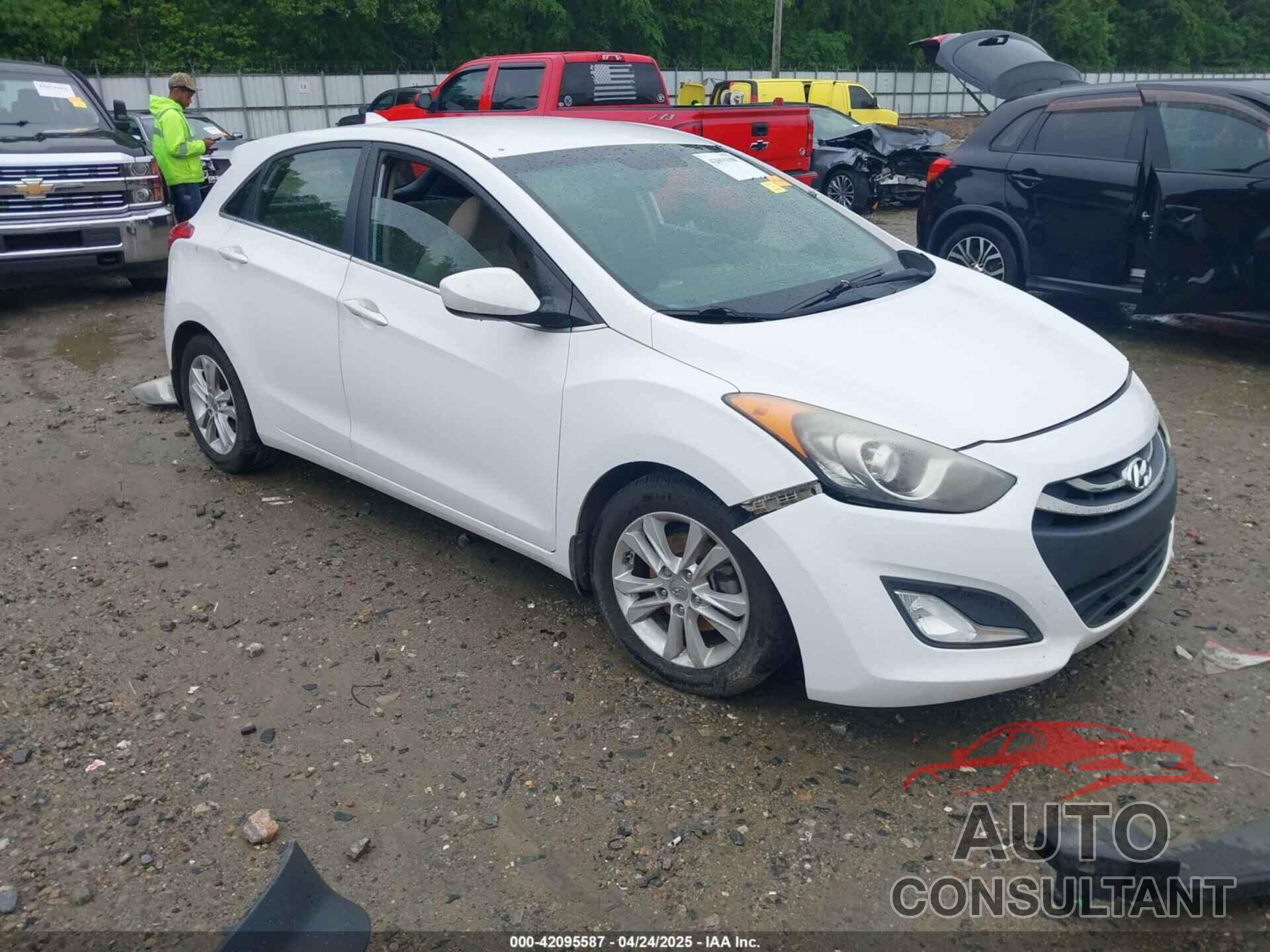 HYUNDAI ELANTRA GT 2013 - KMHD35LE7DU110034