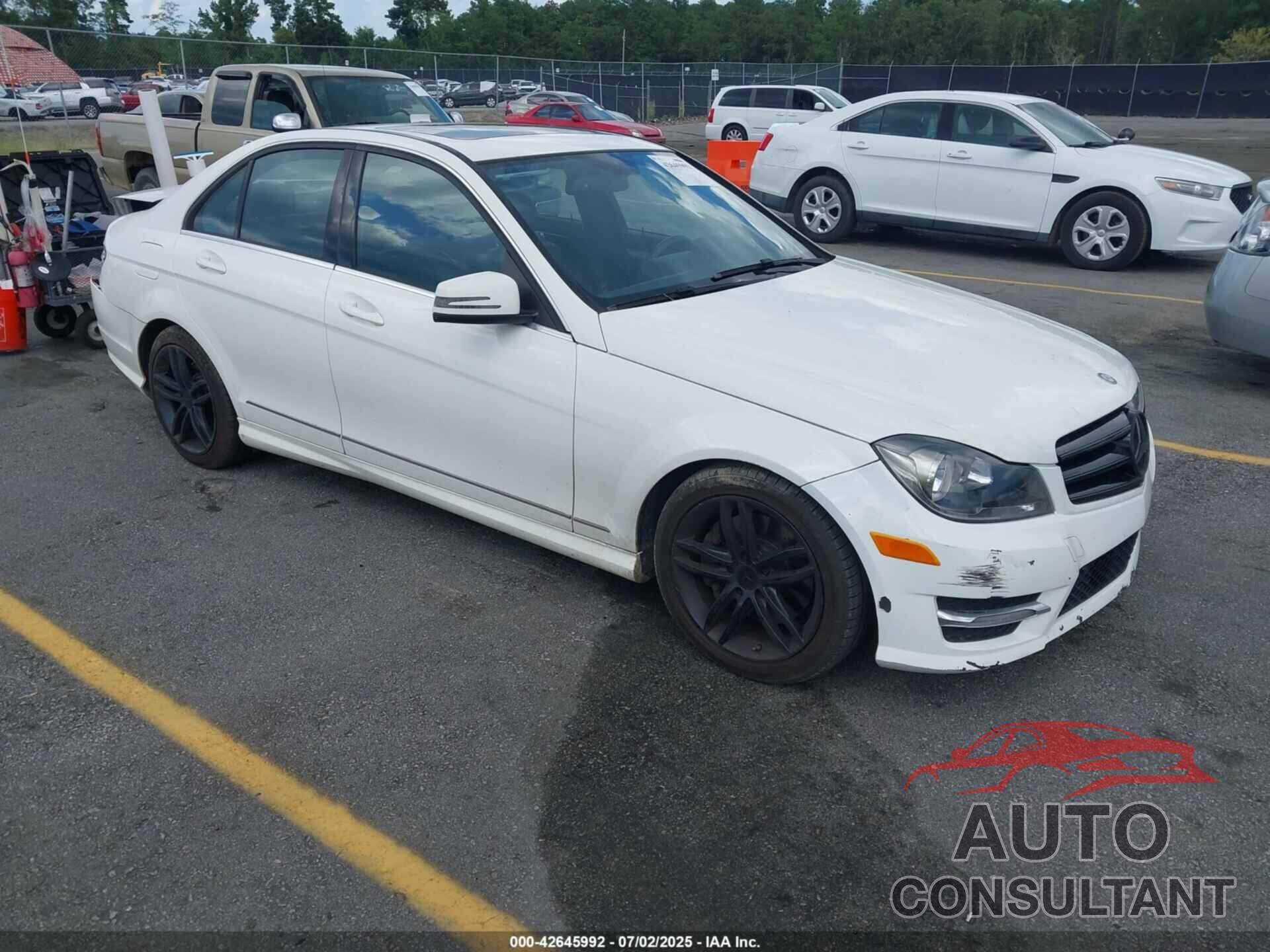 MERCEDES-BENZ C 300 2013 - WDDGF8AB8DR287316