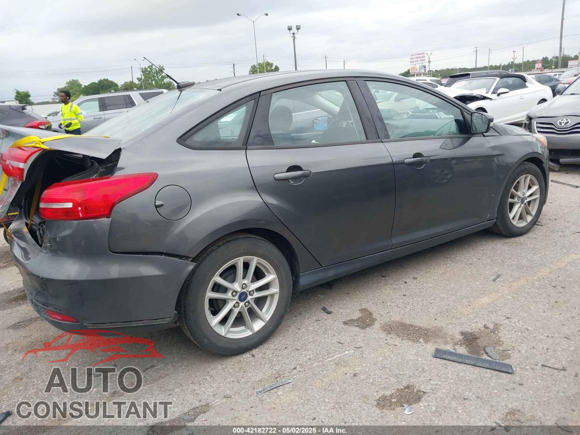 FORD FOCUS 2017 - 1FADP3F23HL325751