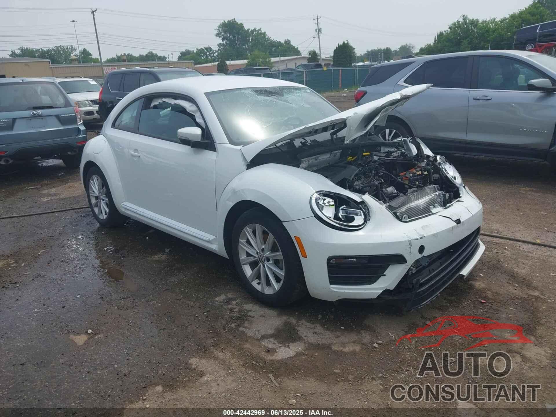 VOLKSWAGEN BEETLE 2018 - 3VWFD7ATXJM710356