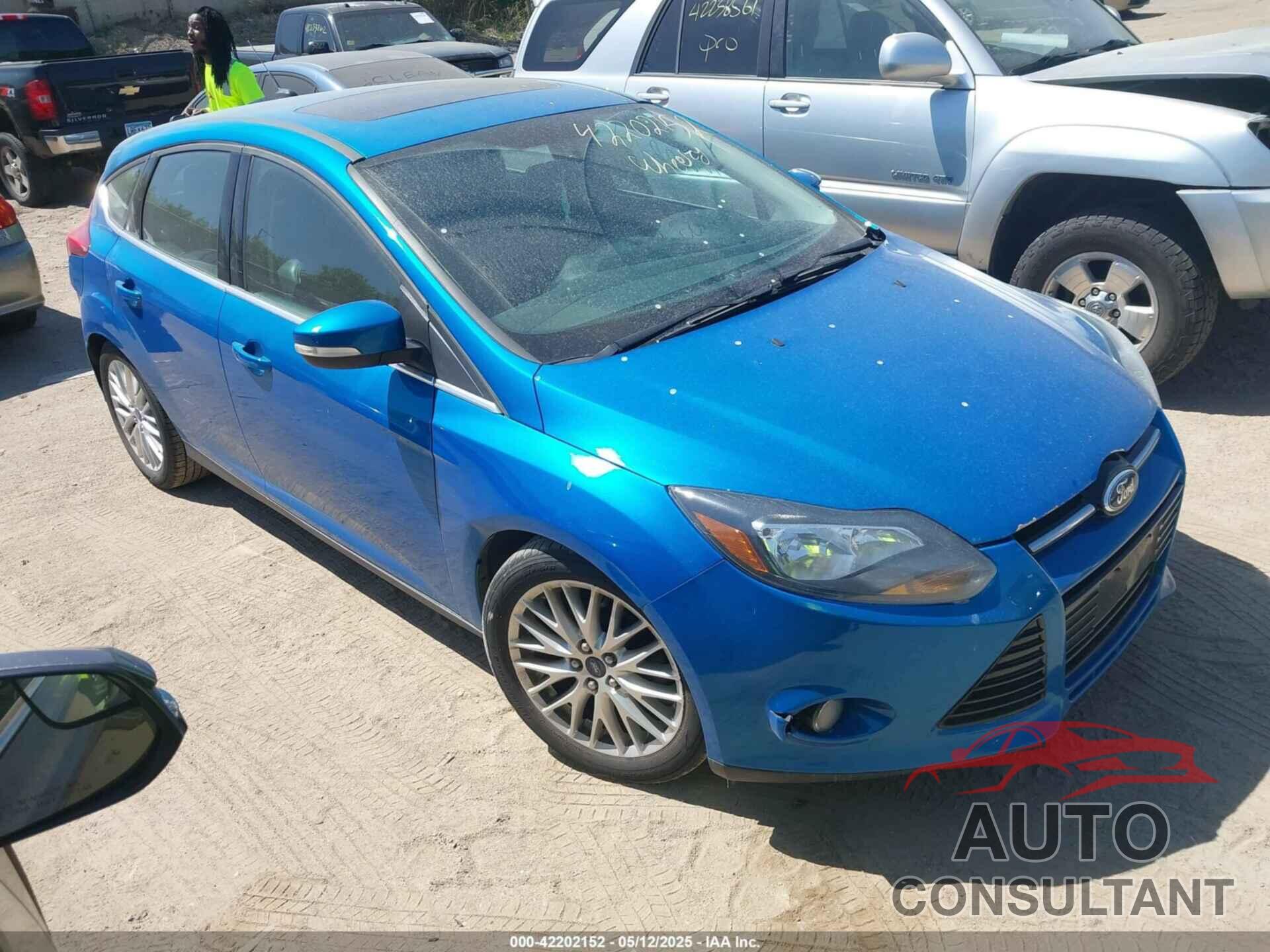 FORD FOCUS 2014 - 1FADP3N28EL271019