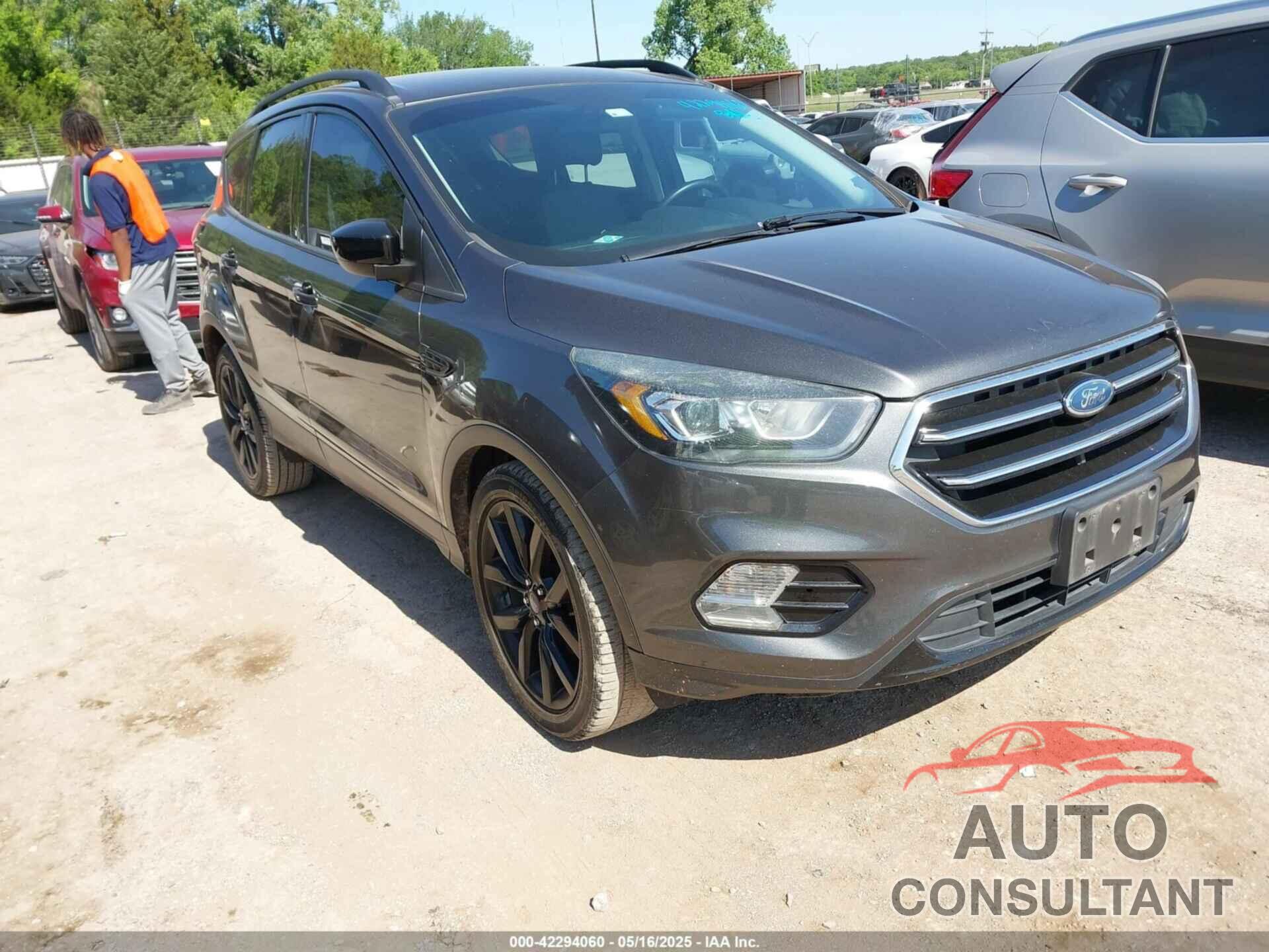 FORD ESCAPE 2017 - 1FMCU0GD4HUC49072