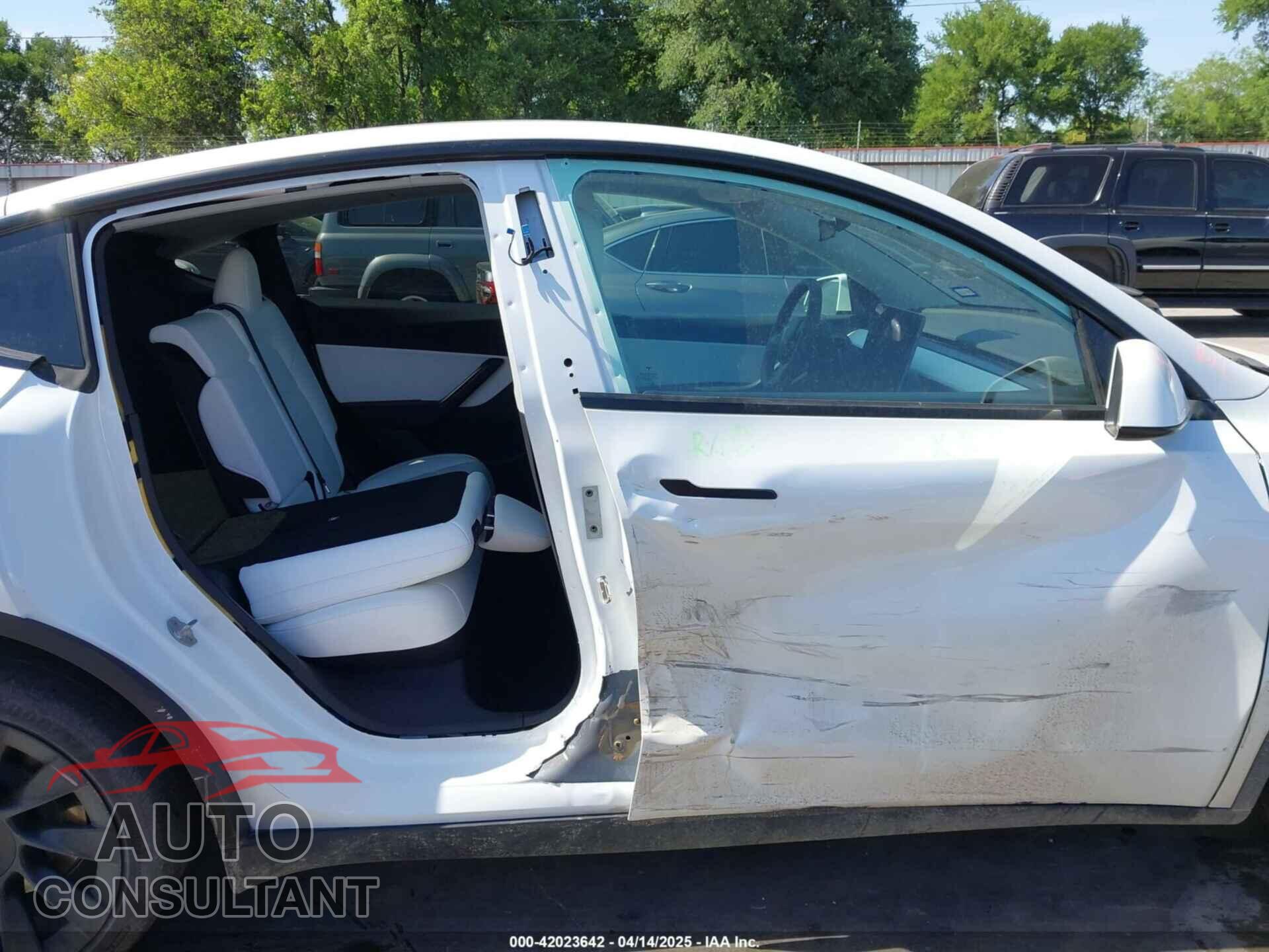 TESLA MODEL Y 2022 - 7SAYGDEE2NF420882