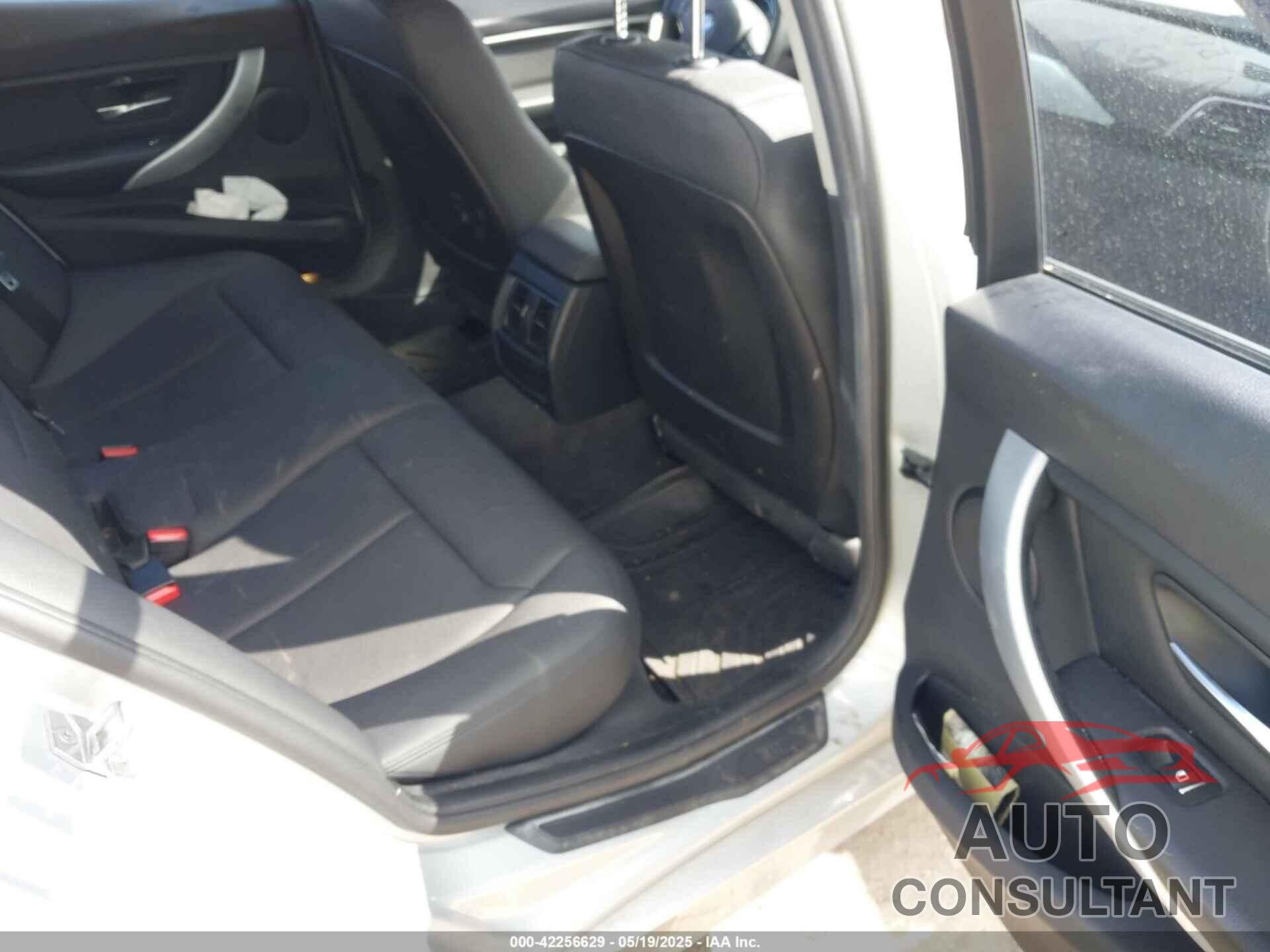 BMW 320I 2016 - WBA8E5G52GNU20629