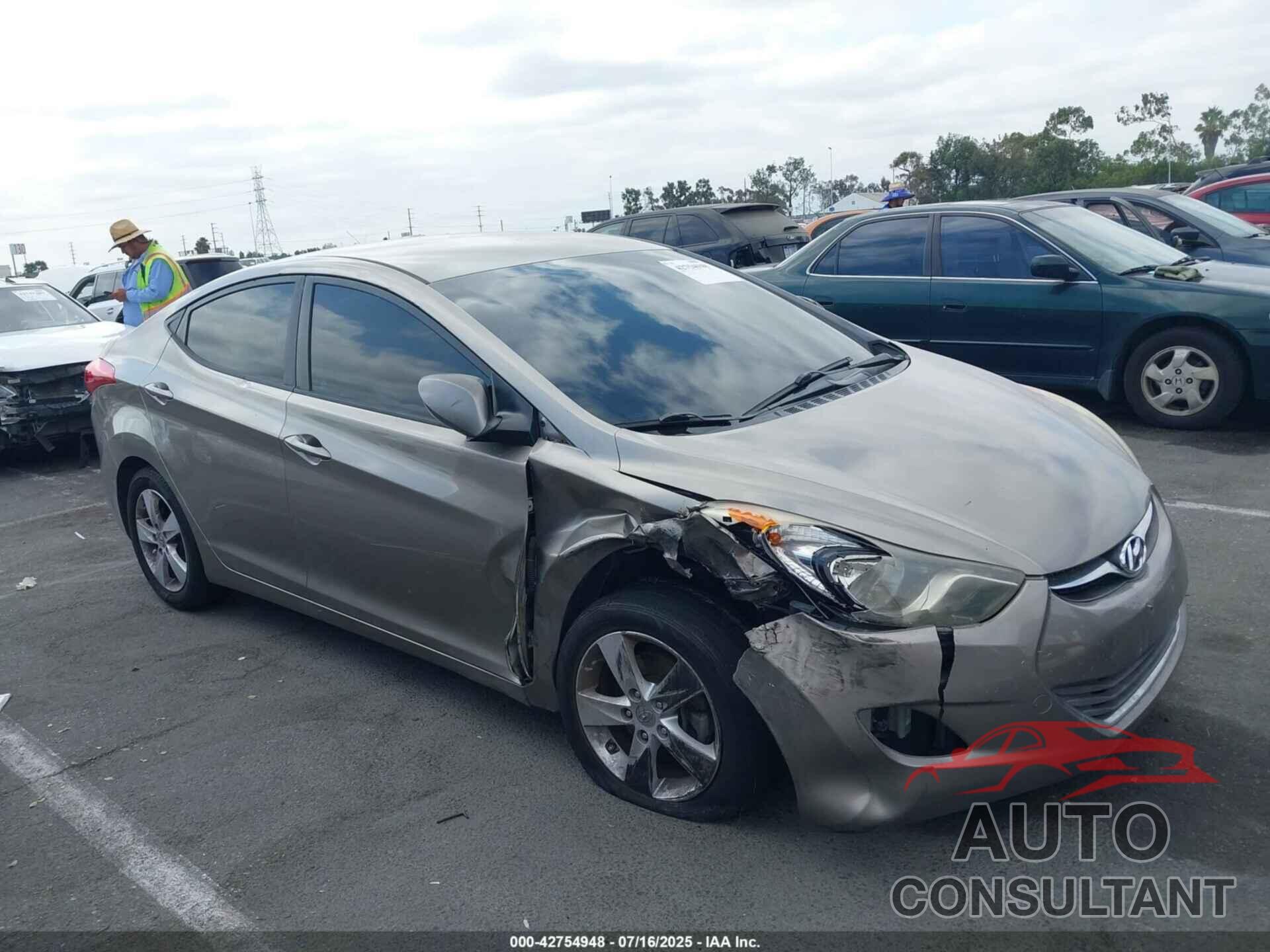 HYUNDAI ELANTRA 2013 - 5NPDH4AE7DH384654