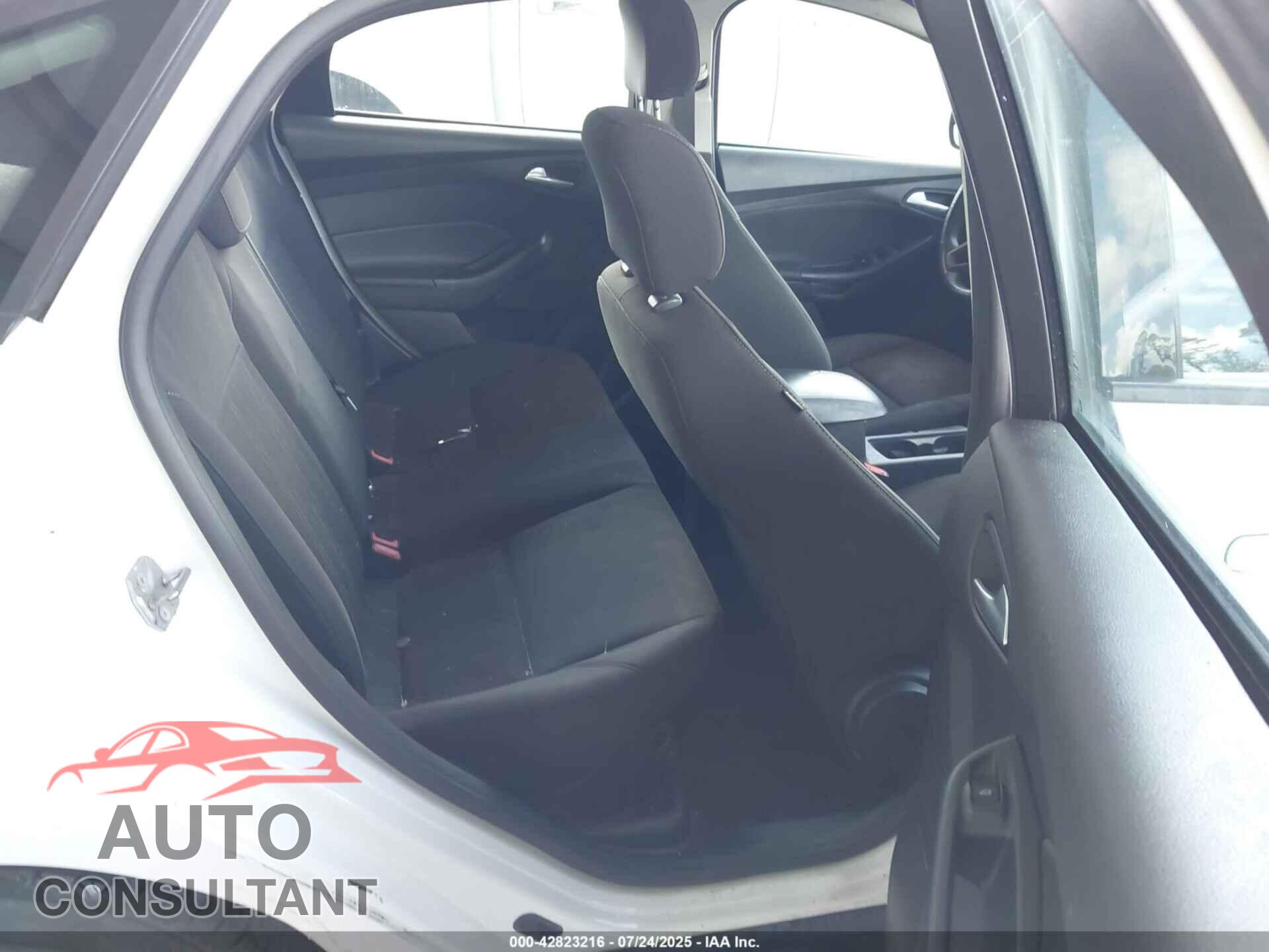 FORD FOCUS 2015 - 1FADP3F23FL372128