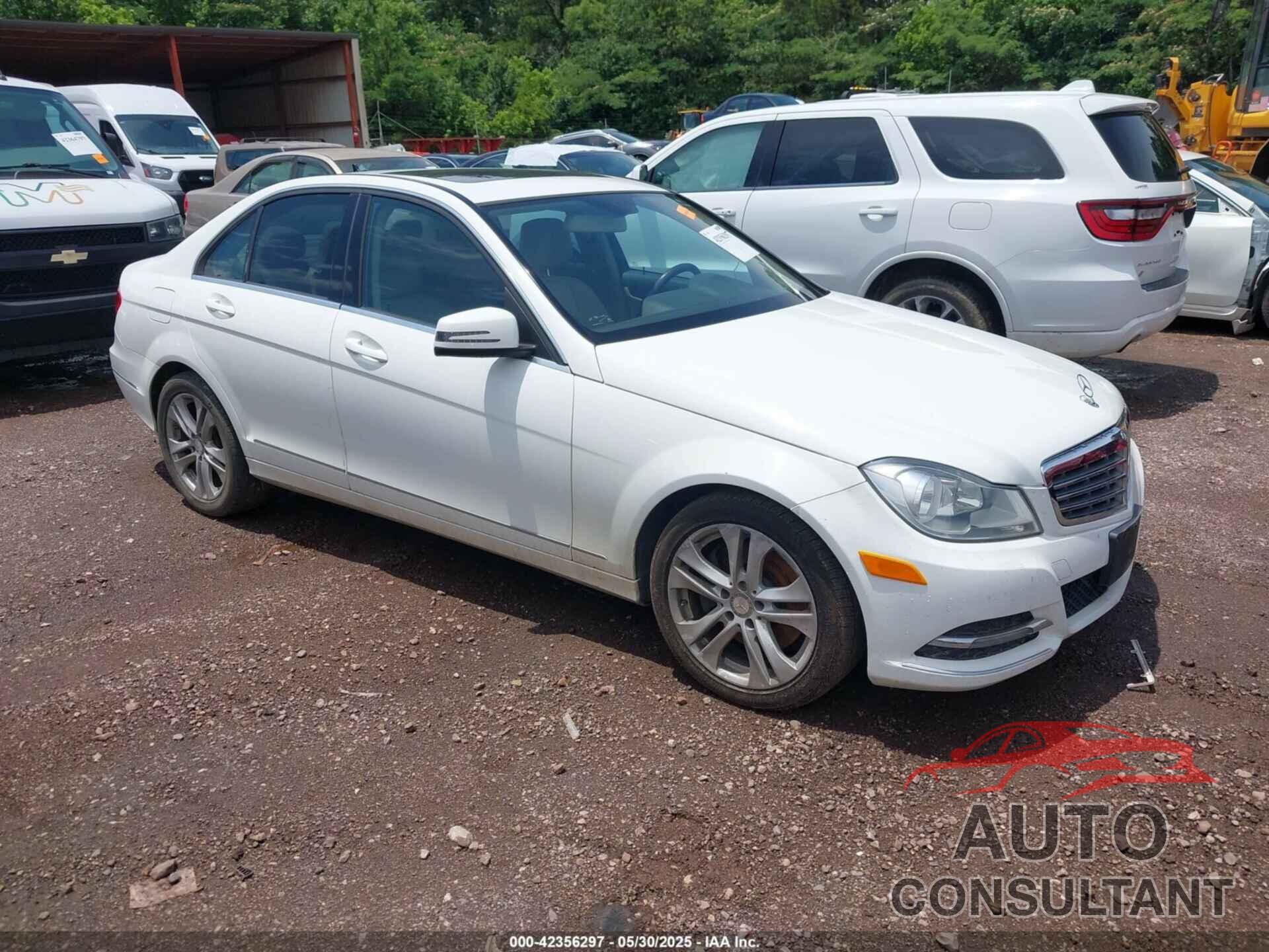 MERCEDES-BENZ C 300 2013 - WDDGF8AB1DR256537