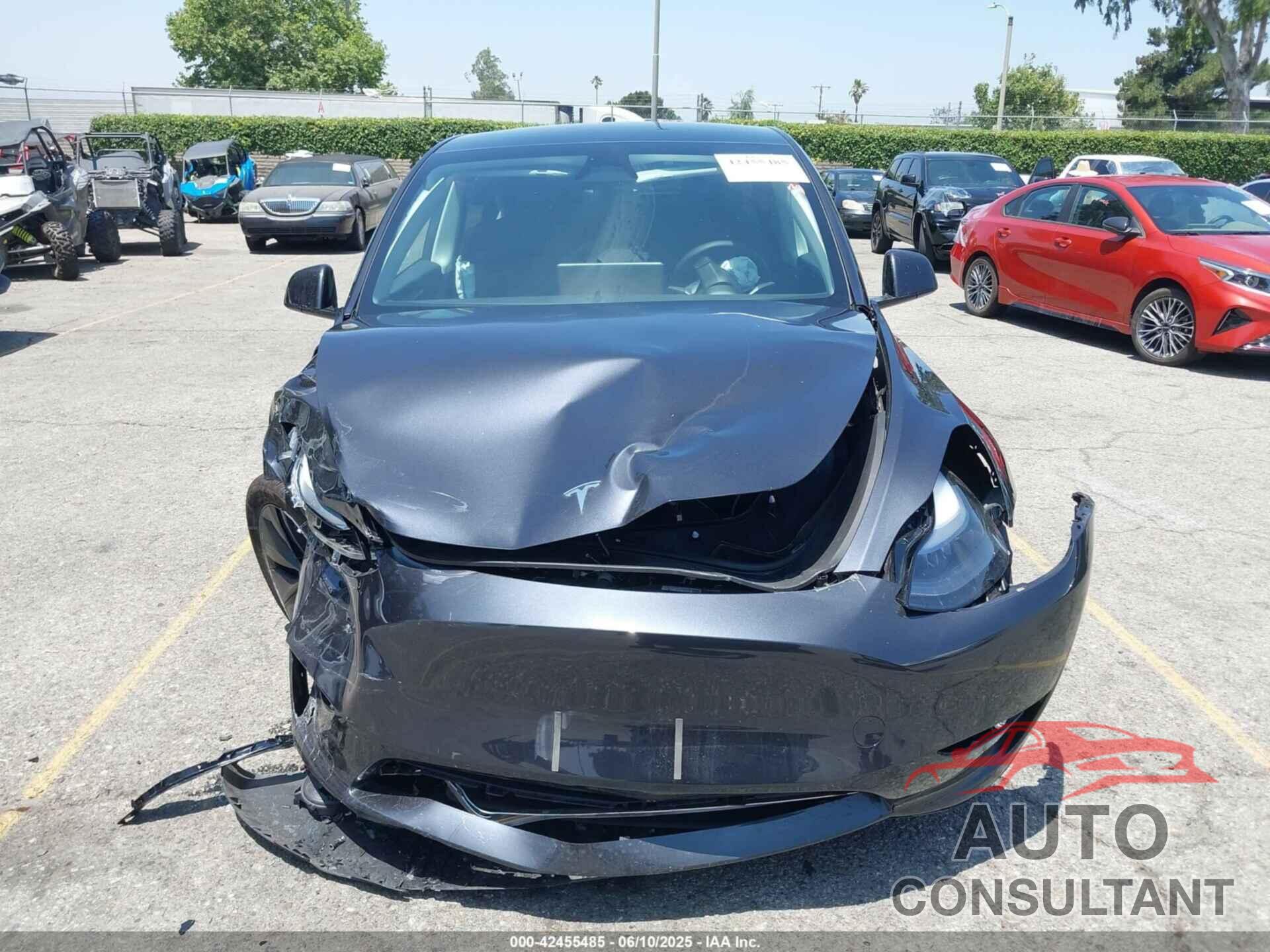 TESLA MODEL Y 2025 - 7SAYGDEE1SF283932