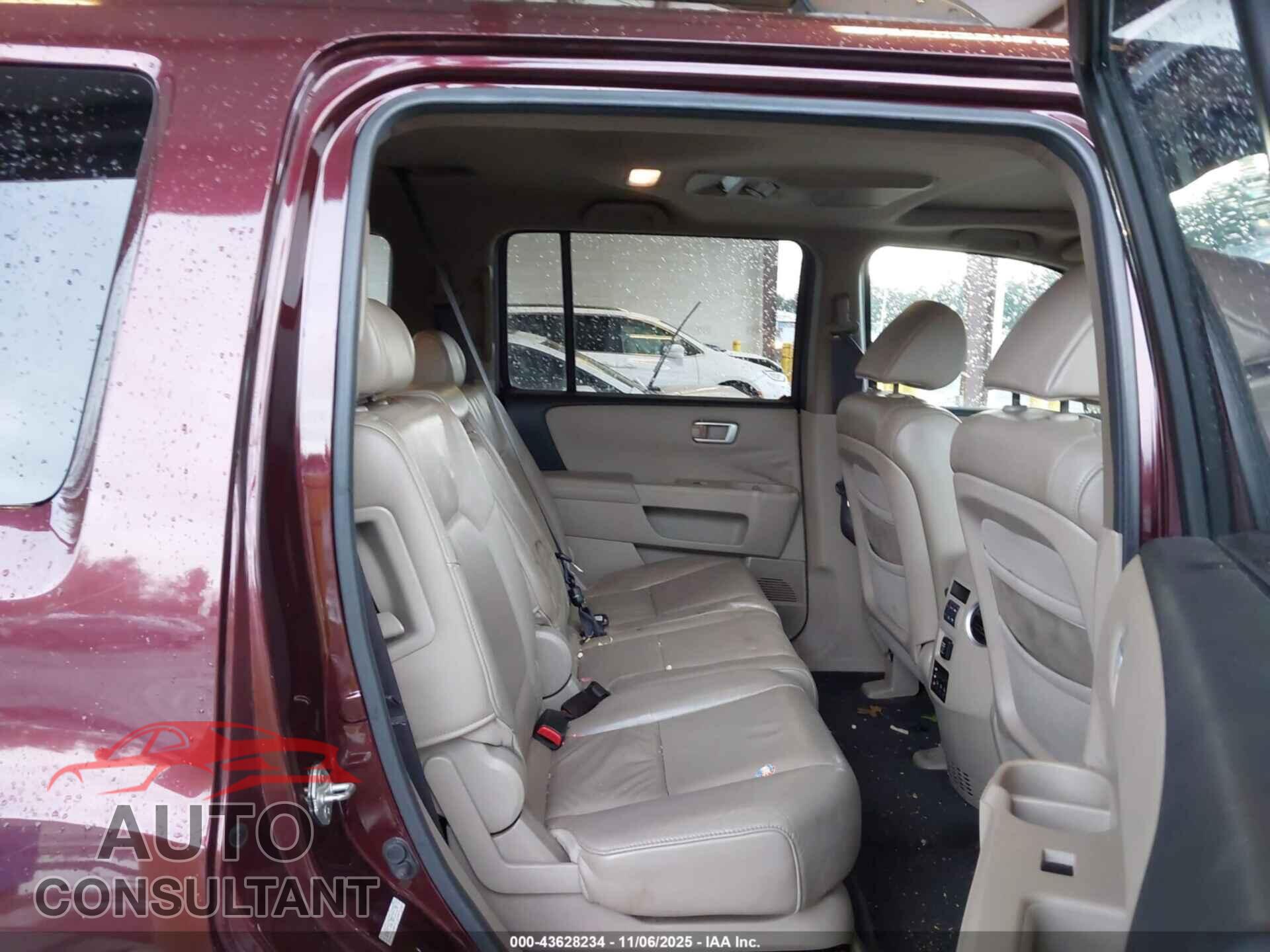 HONDA PILOT 2011 - 5FNYF4H67BB010109