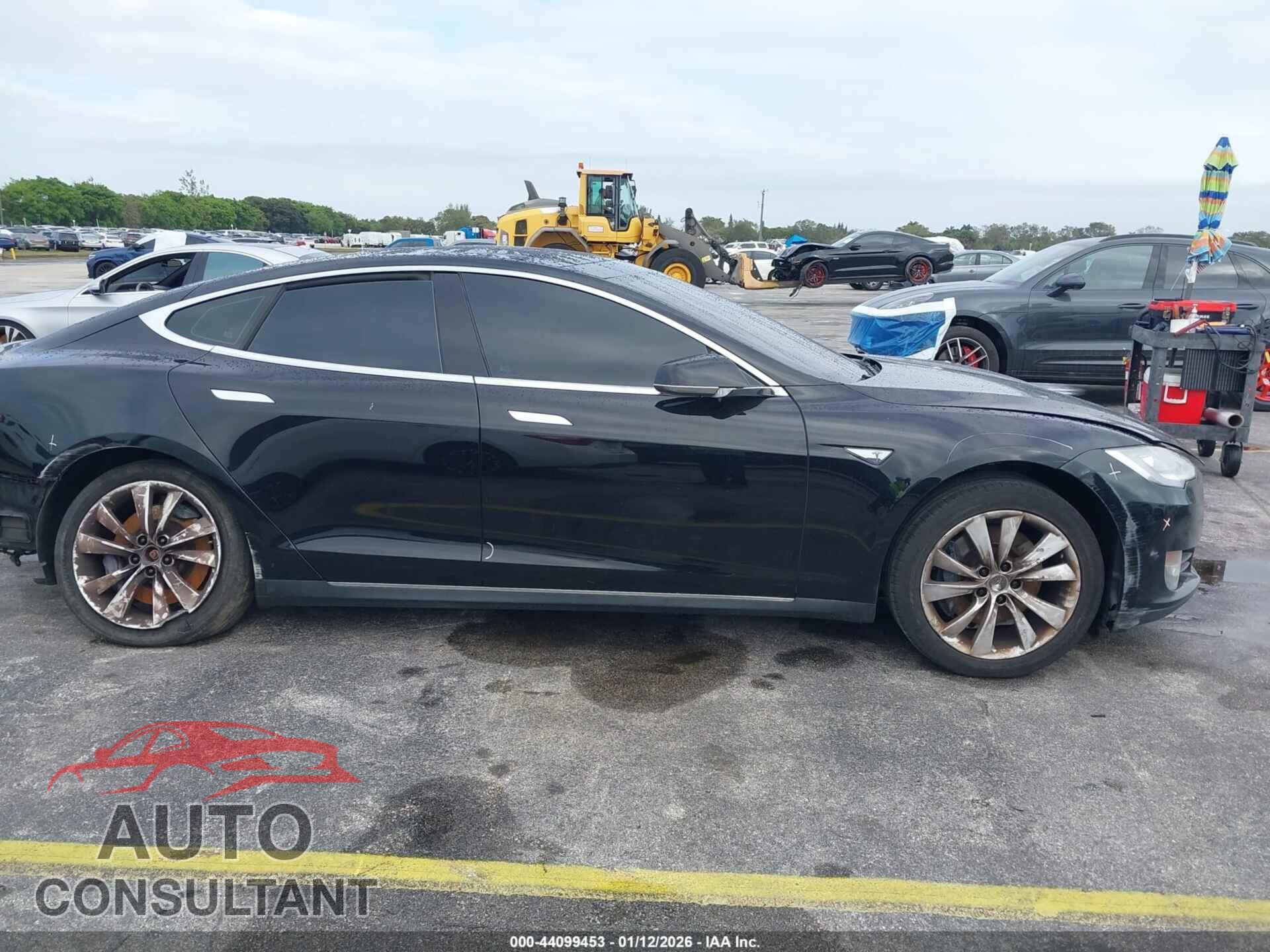 TESLA MODEL S 2013 - 5YJSA1DN0DFP12081