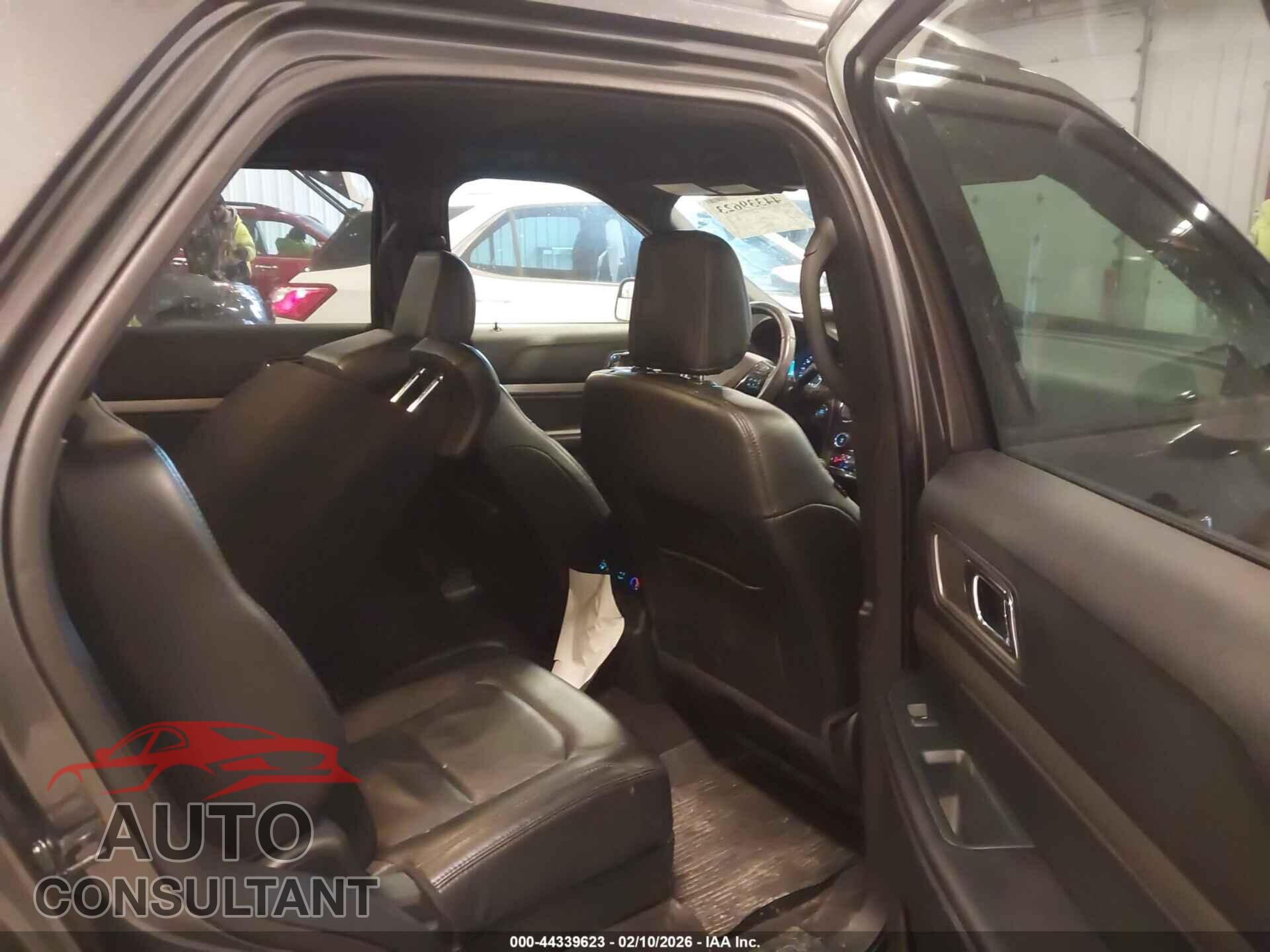 FORD EXPLORER 2018 - 1FM5K7D80JGB98429