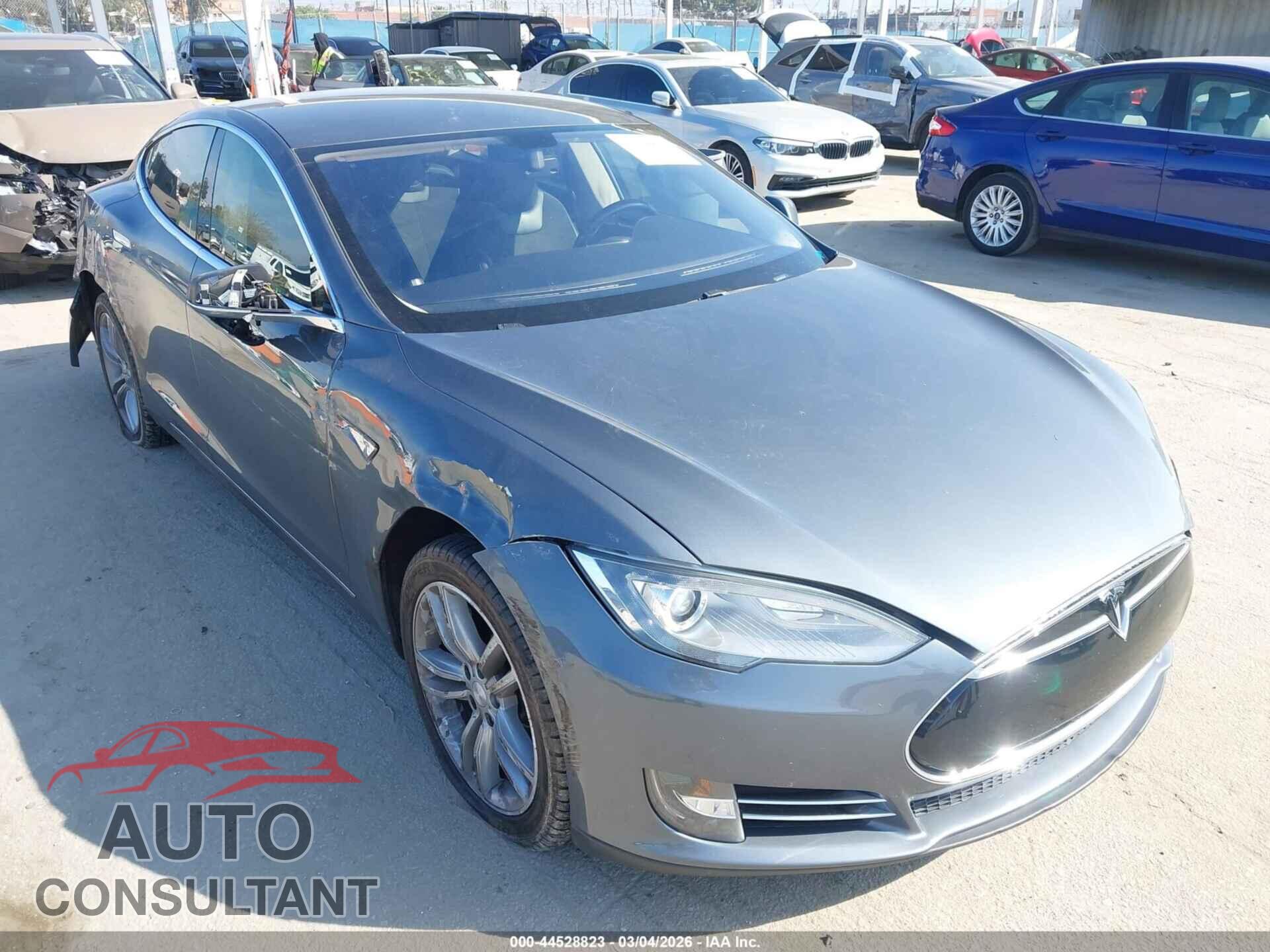 TESLA MODEL S 2013 - 5YJSA1CG0DFP27490
