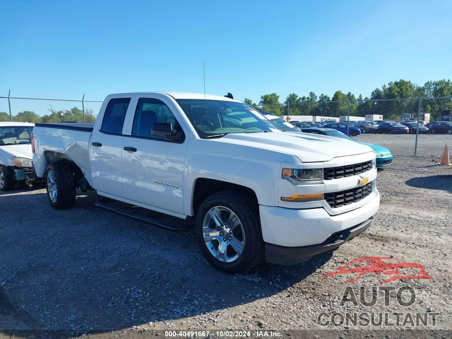 CHEVROLET SILVERADO 1500 2018 - 1GCRCPEH8JZ104576