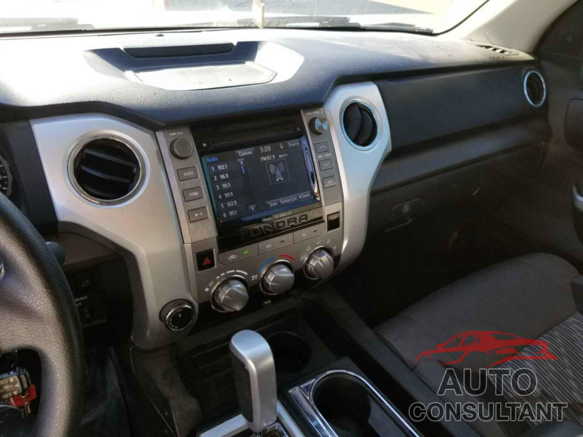 TOYOTA TUNDRA 2018 - 5TFUW5F16JX749651