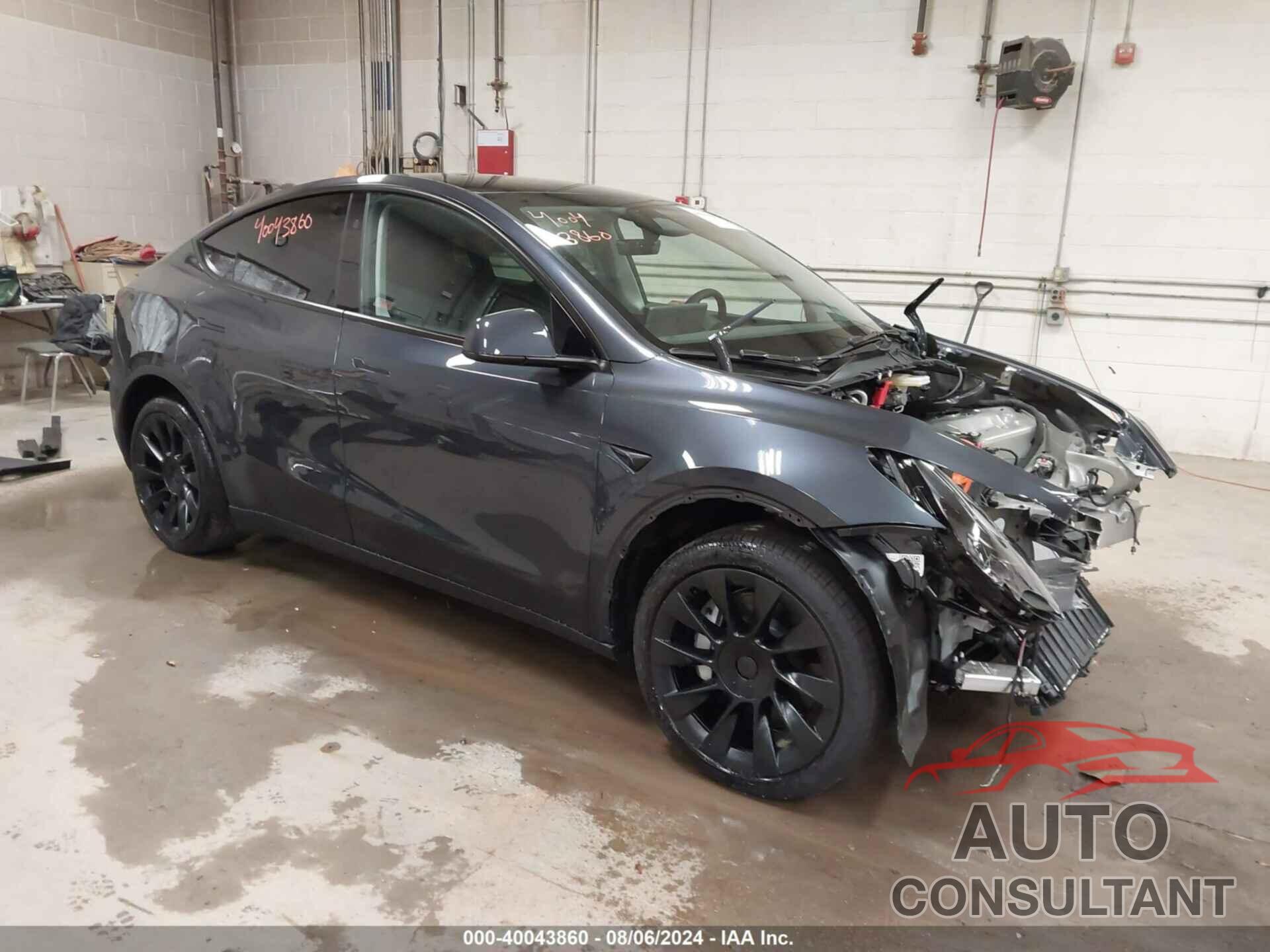 TESLA MODEL Y 2024 - 7SAYGDEE6RA276840