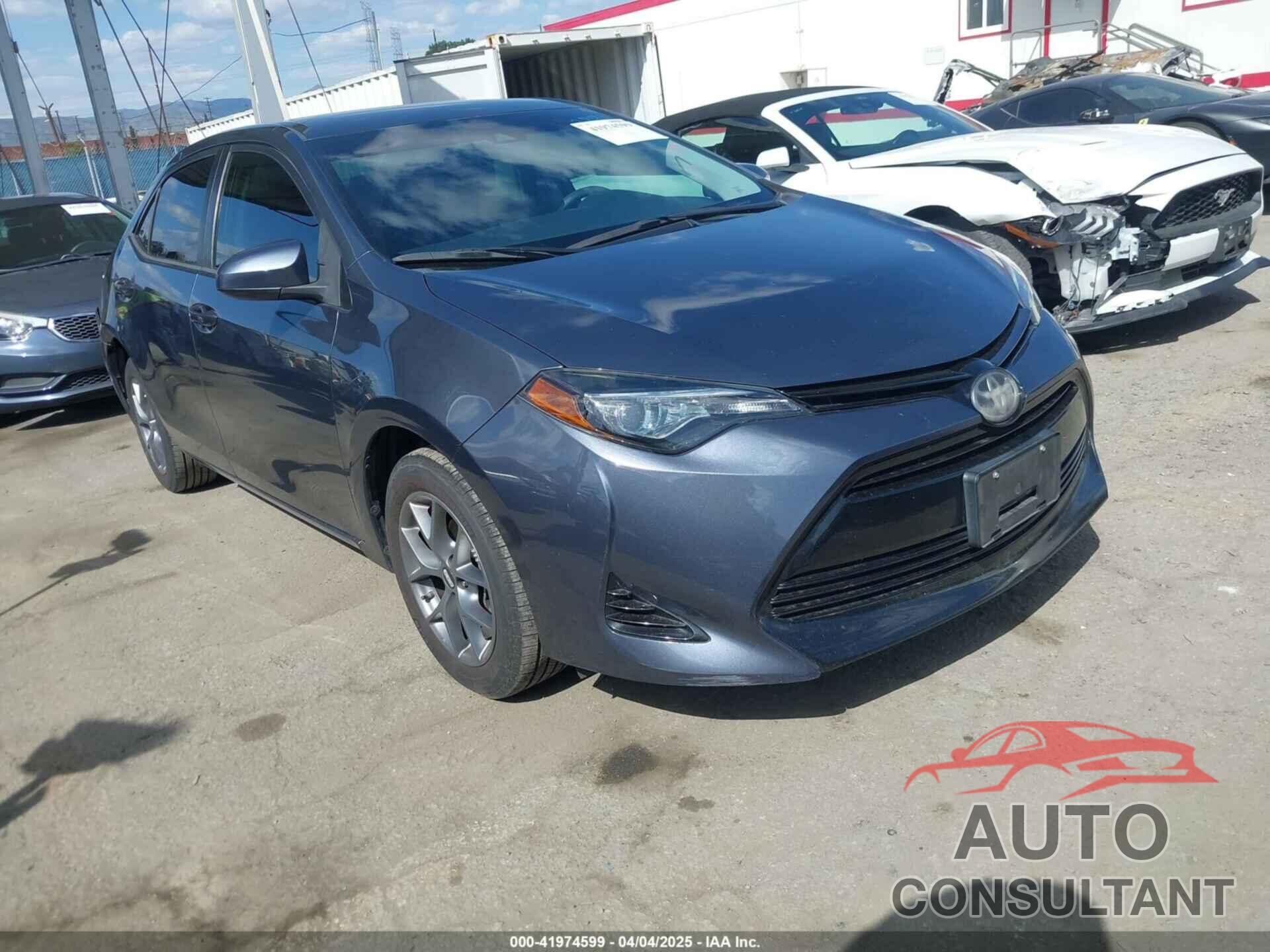 TOYOTA COROLLA 2018 - 5YFBURHE2JP844419