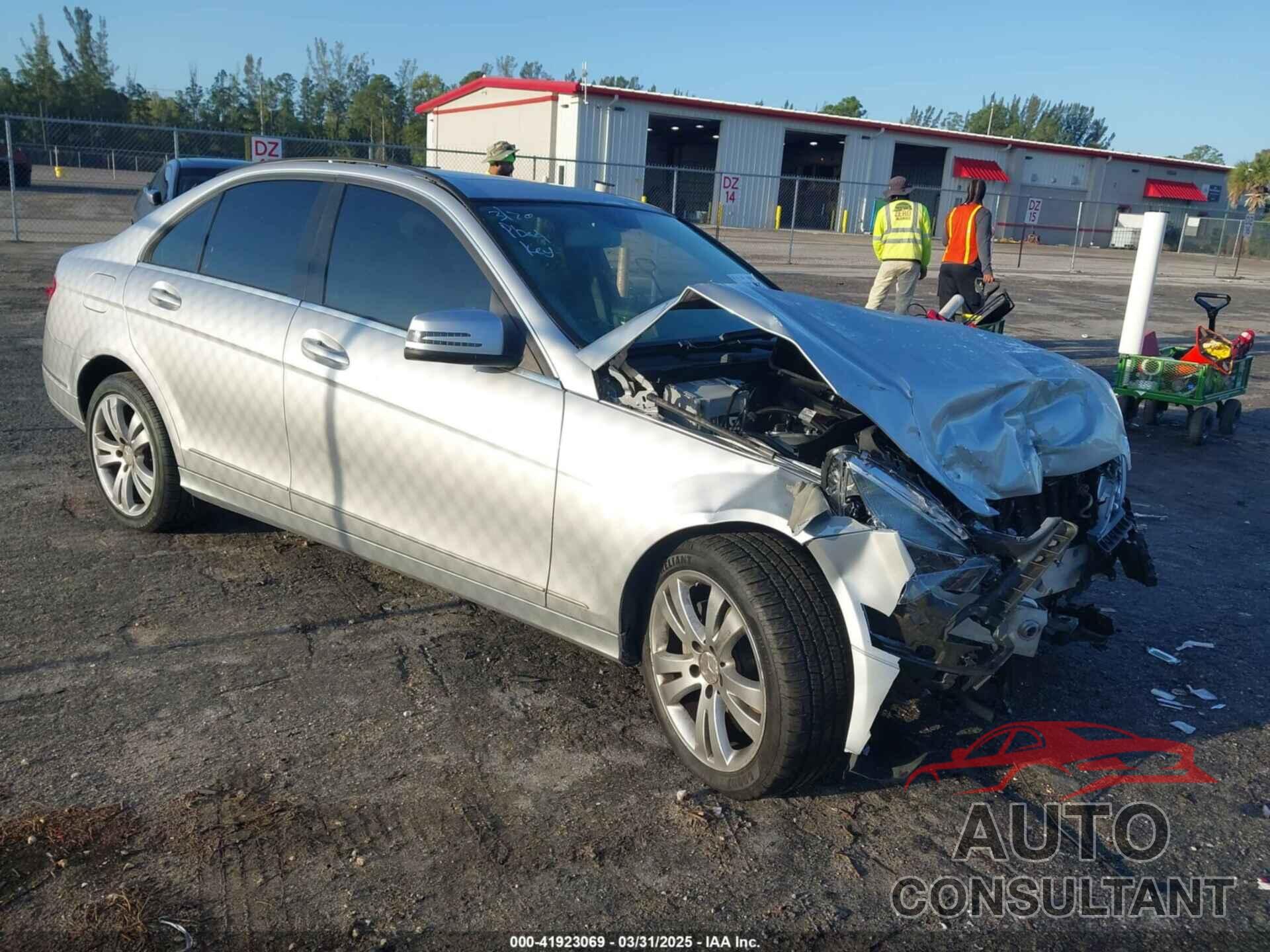 MERCEDES-BENZ C 300 2011 - WDDGF5EB5BR170590