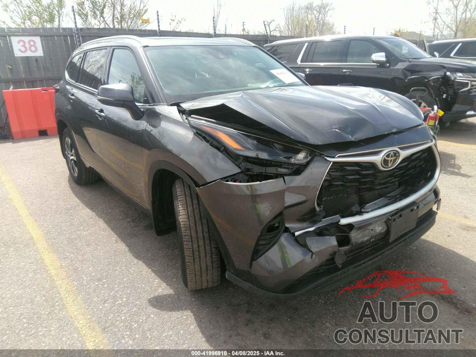 TOYOTA HIGHLANDER 2022 - 5TDHZRBH2NS591520